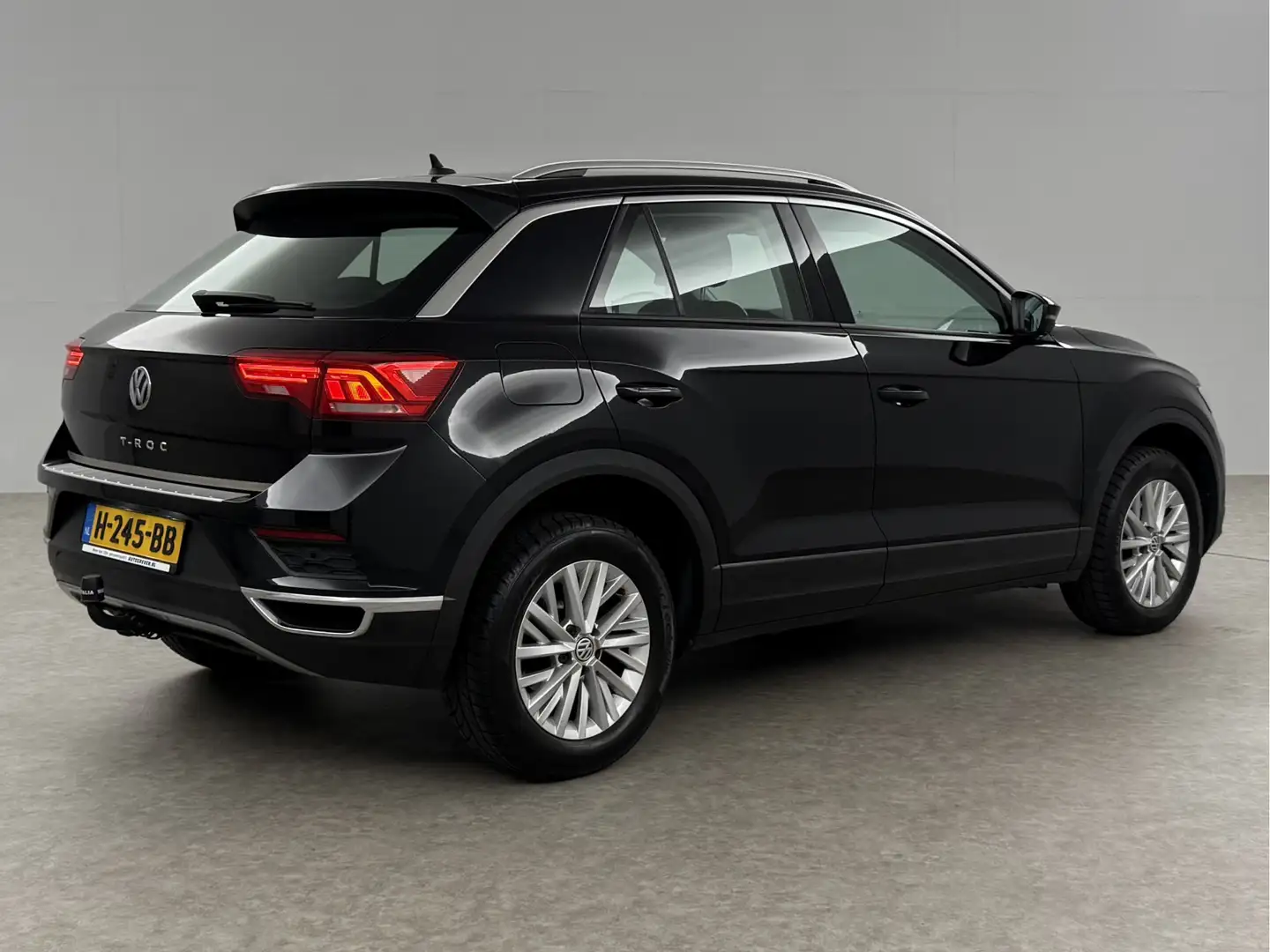 Volkswagen T-Roc TSI Style Business Camera Carplay LED Trekhaak Ada Zwart - 2