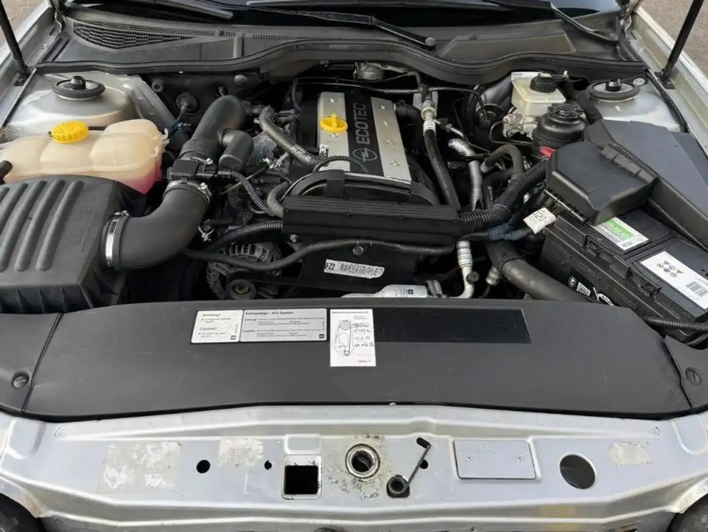 Opel Omega Omega 2.2 16 V Sport Silber - 2