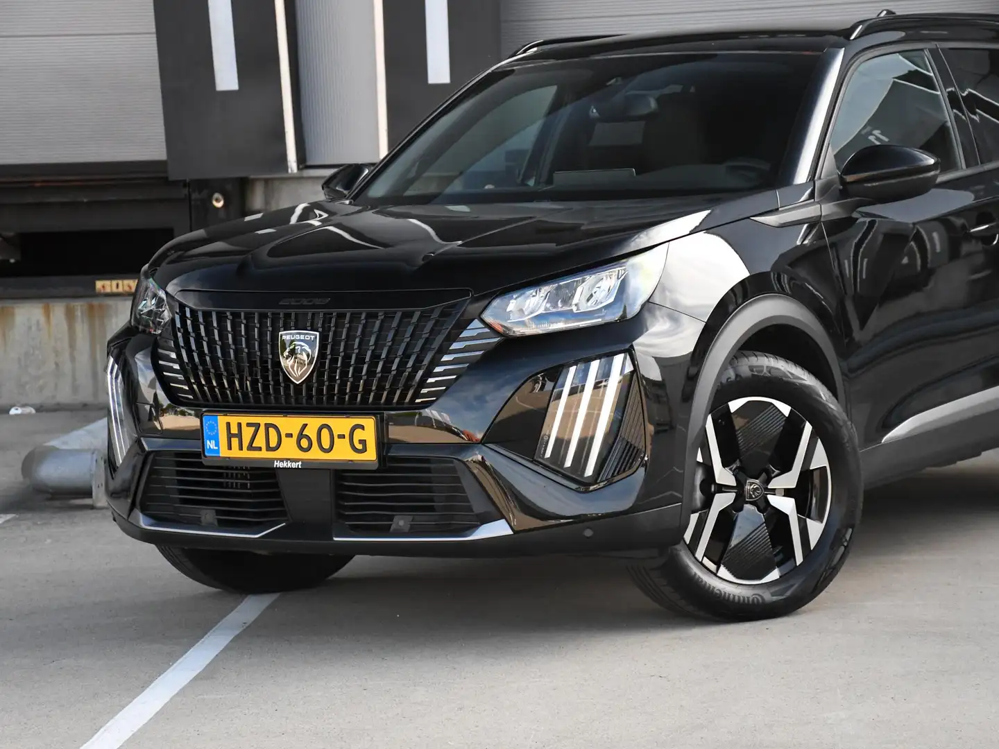 Peugeot 2008 Allure 1.2 PureTech 130pk Automaat PDC + CAM. | CR Zwart - 2