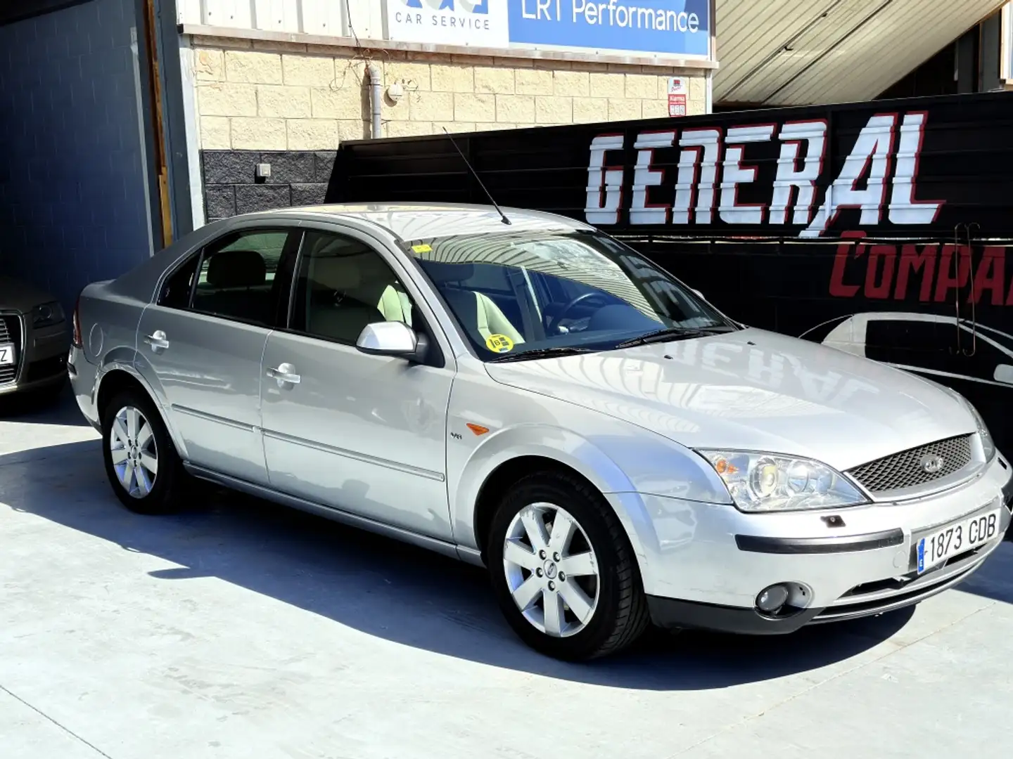 Ford Mondeo 2.5i V6 Ghia Grau - 1
