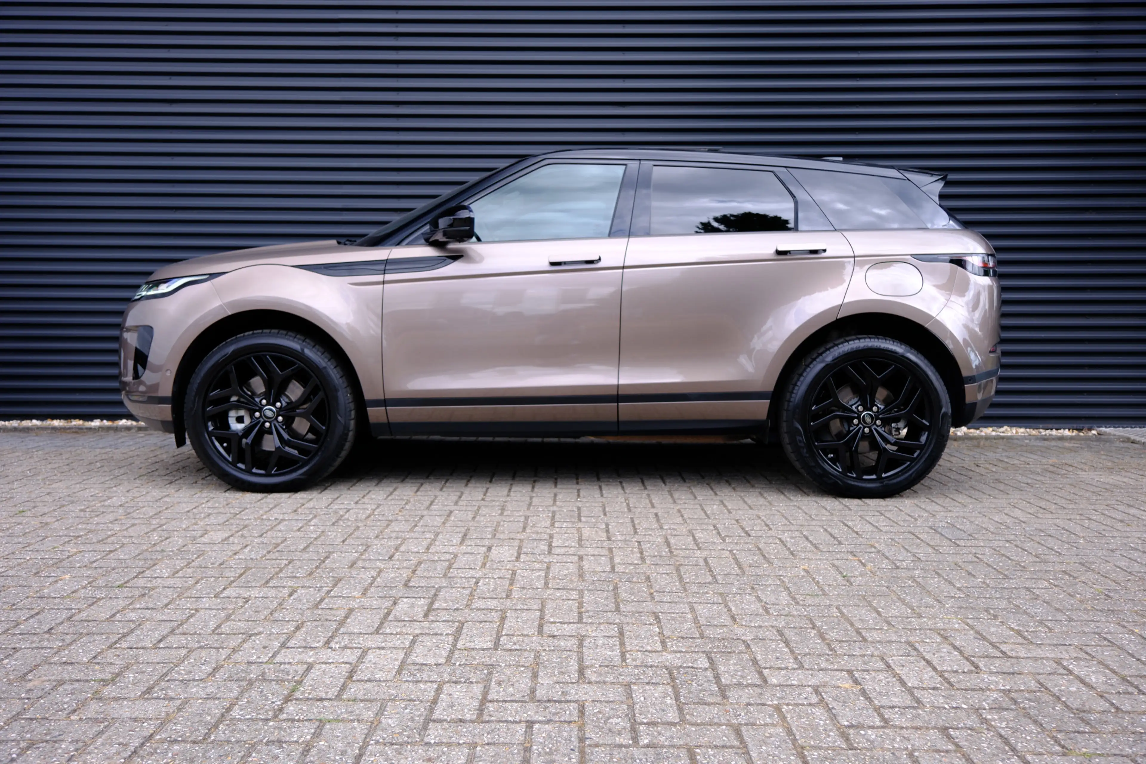 Land Rover Range Rover Evoque P300e AWD SE | Schuifkanteldak | Meridan Surround — photo 2