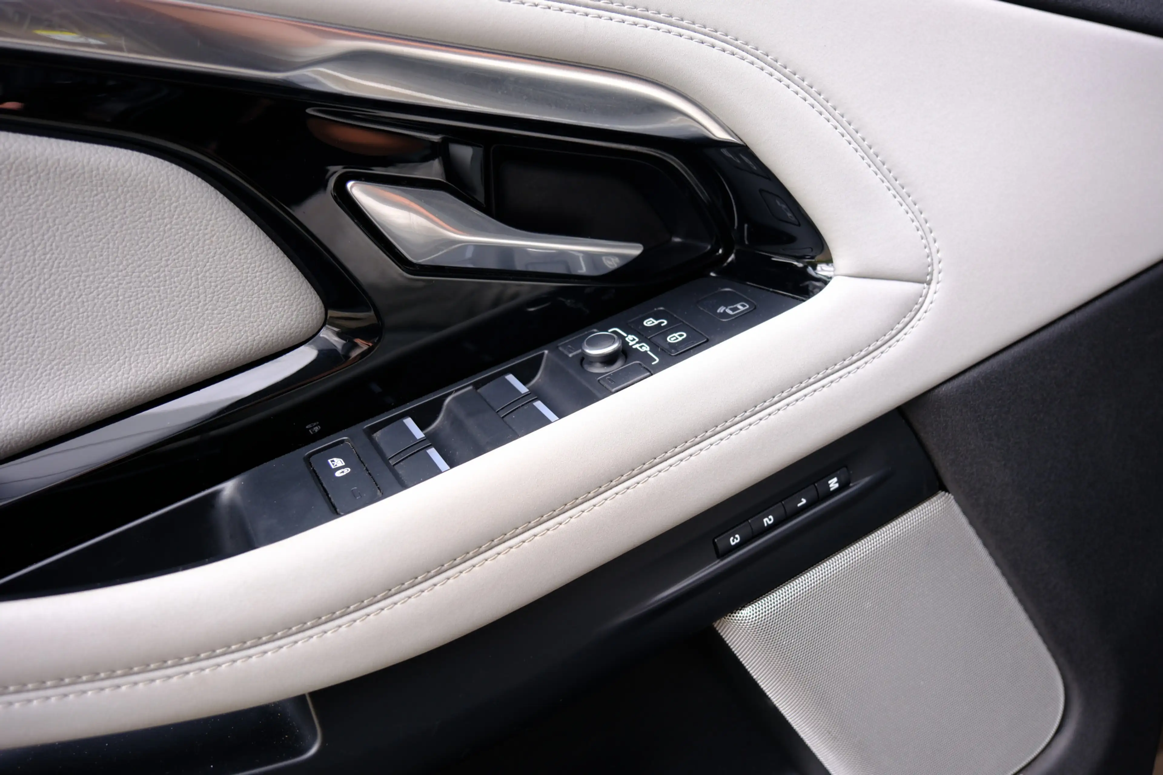 Land Rover Range Rover Evoque P300e AWD SE | Schuifkanteldak | Meridan Surround — photo 13