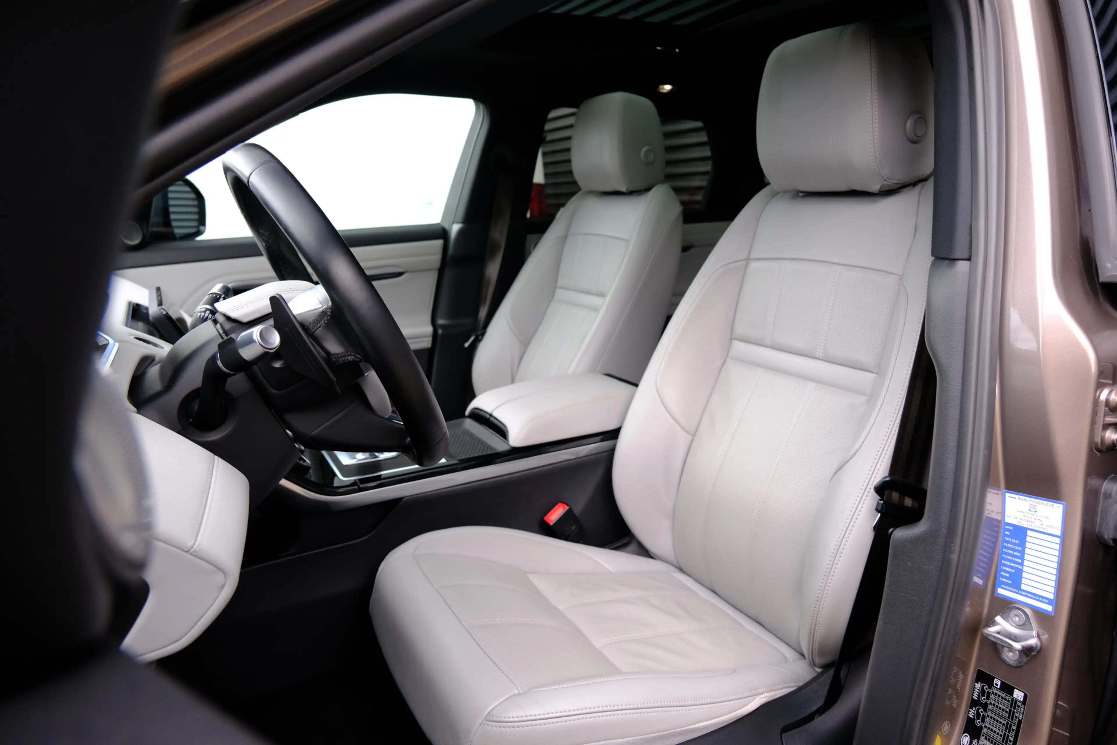 Land Rover Range Rover Evoque P300e AWD SE | Schuifkanteldak | Meridan Surround — photo 4