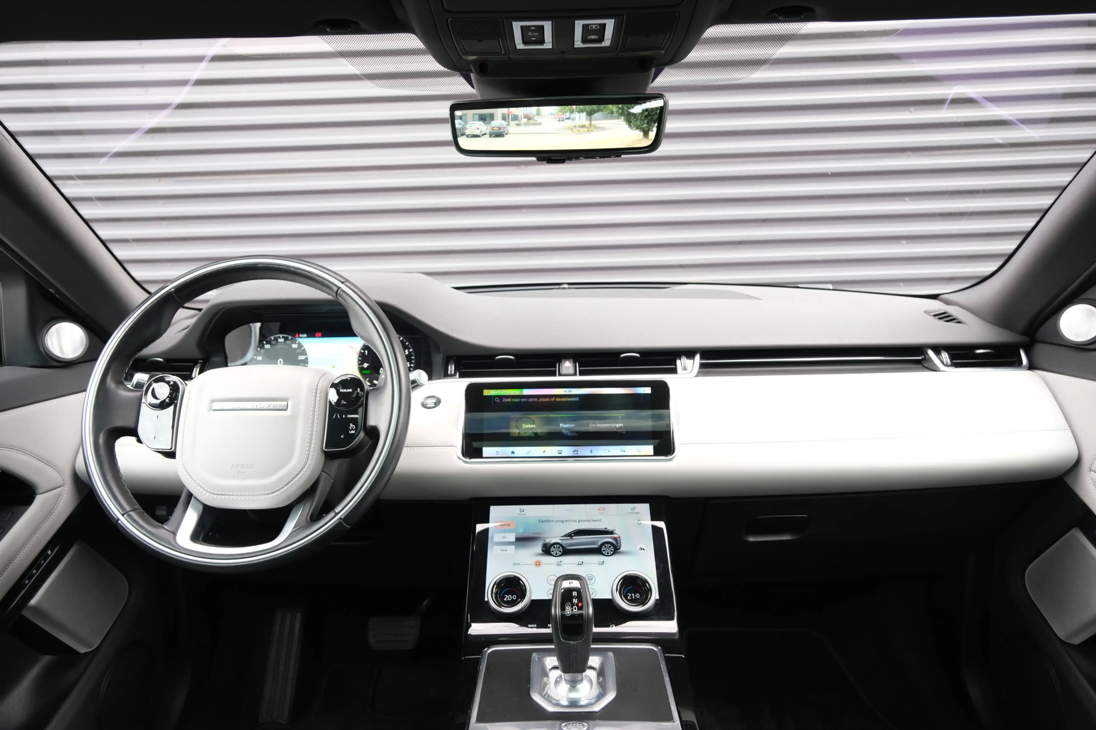 Land Rover Range Rover Evoque P300e AWD SE | Schuifkanteldak | Meridan Surround — photo 3