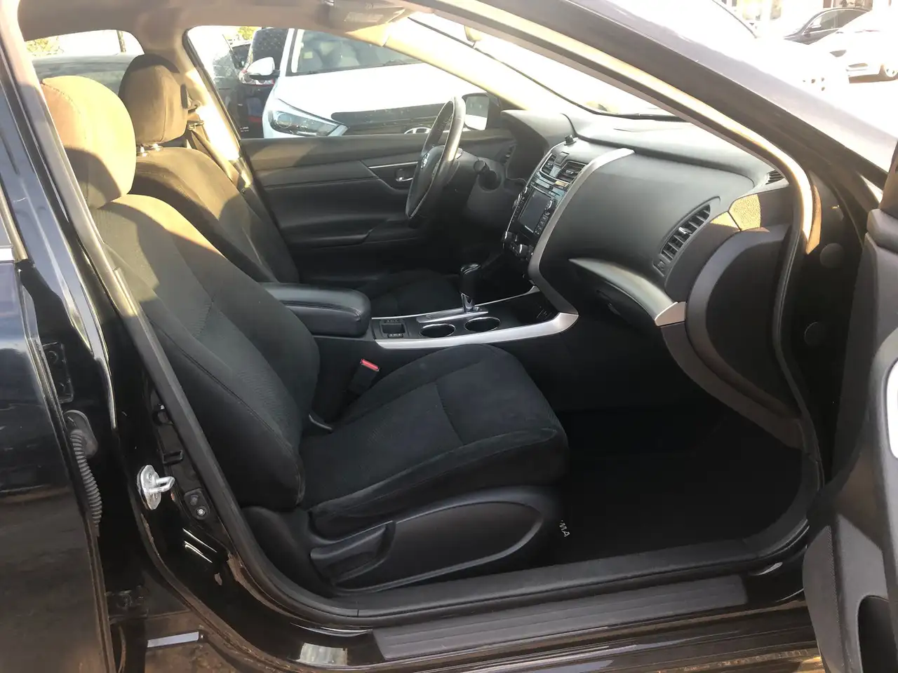 Nissan Altima снимка Nissan Altima