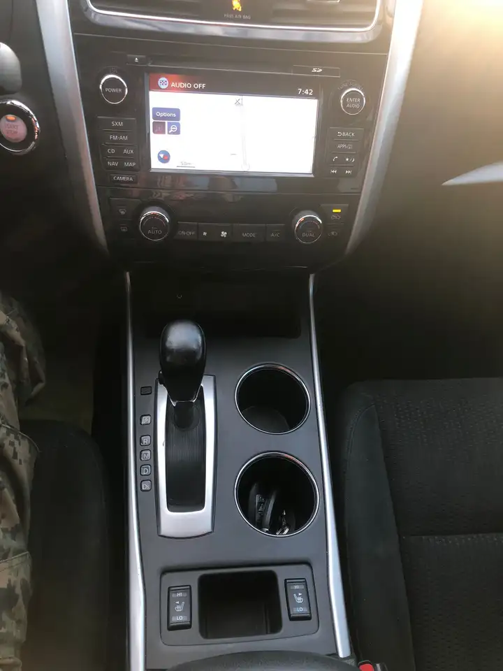 Nissan Altima снимка Nissan Altima
