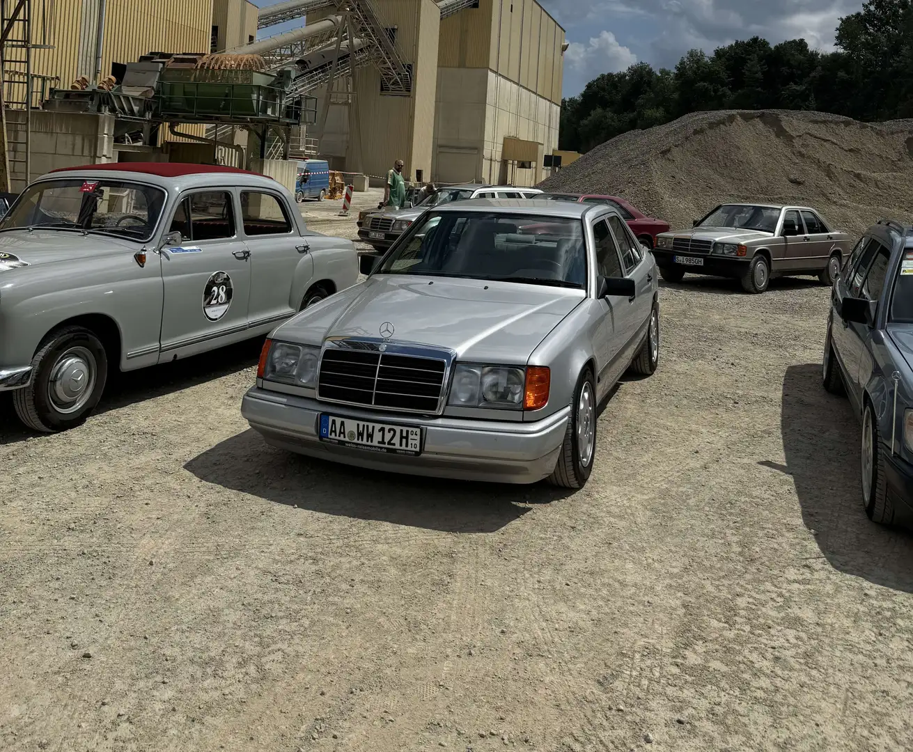 Mercedes-Benz E 230 W124 / 230E / Restauriert / H-Kennzeichen Argent - 1