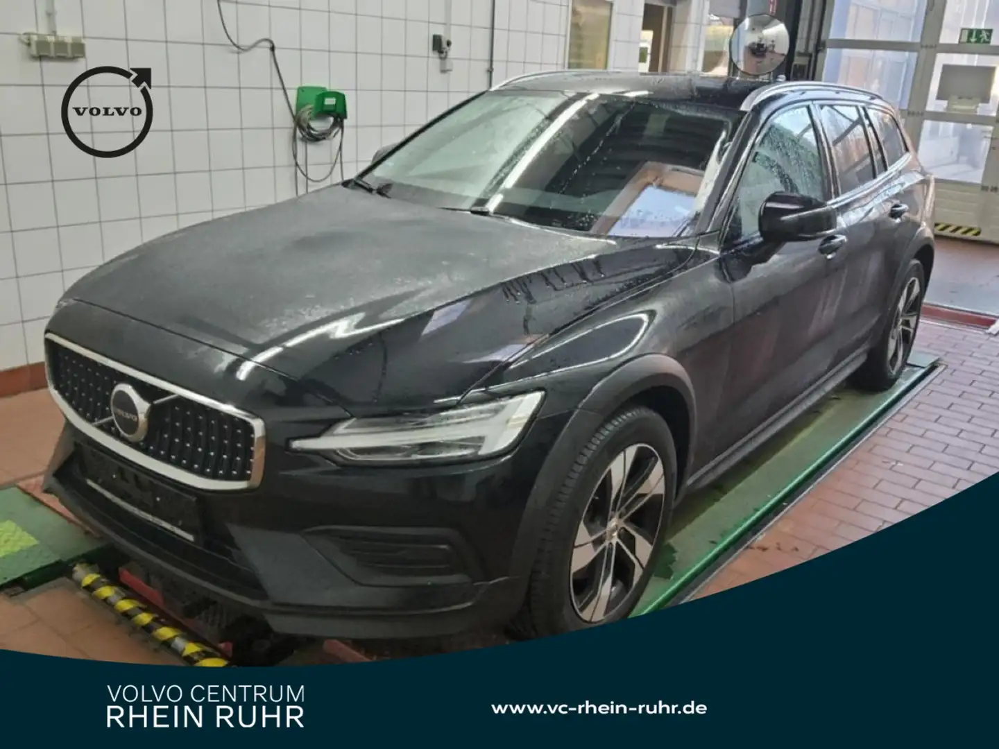 Volvo V60 Cross Country B4 (D) AWD  PLUS MET+MEMORY+LM Schwarz - 1