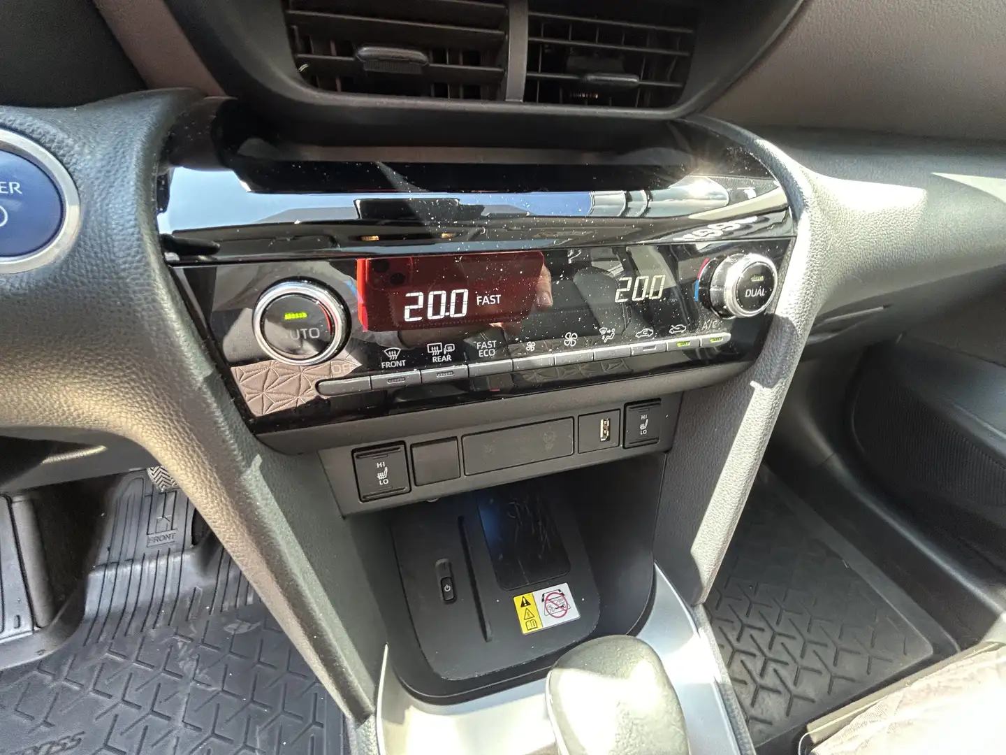 Toyota Yaris Cross LOUNGE - 2
