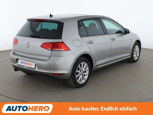 Volkswagen Golf view 6