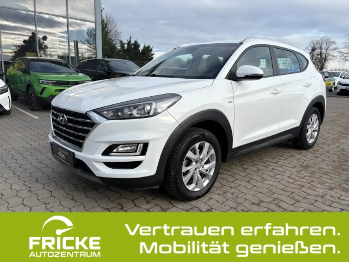 Hyundai TUCSON Trend +LED+Rückfahrkam.+PDC+Sitz.-&Lenkradheiz.+DA Weiß - 1