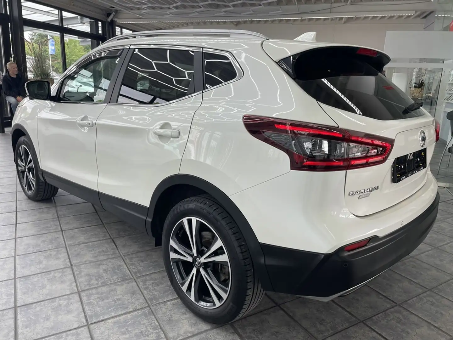 Nissan Qashqai 1.3 DIG-T Zama, 1.Hand, Automatik, 360° Weiß - 2