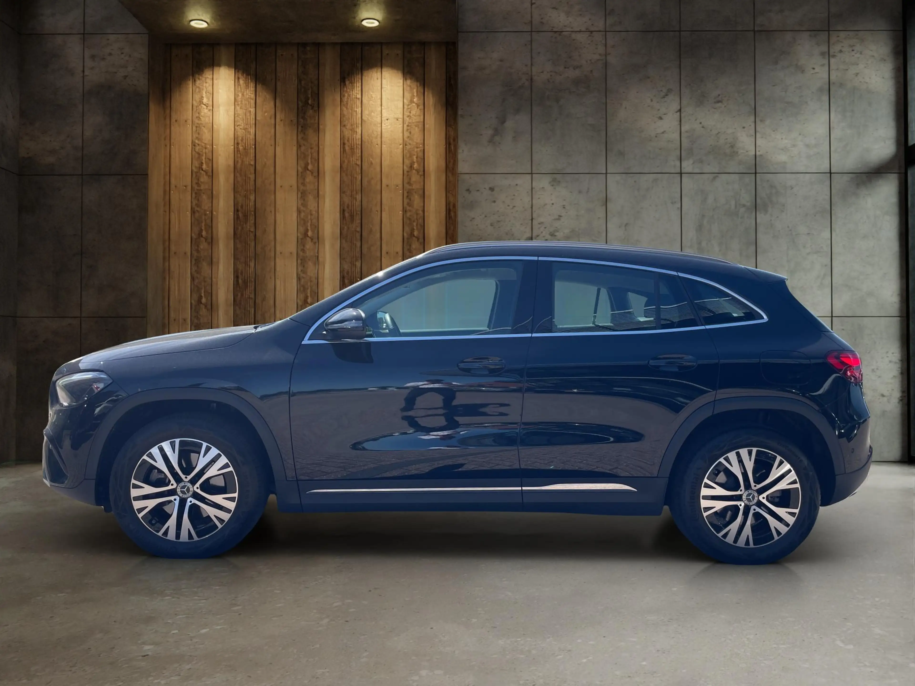 Mercedes-Benz GLA 250 e Luxury — photo 4