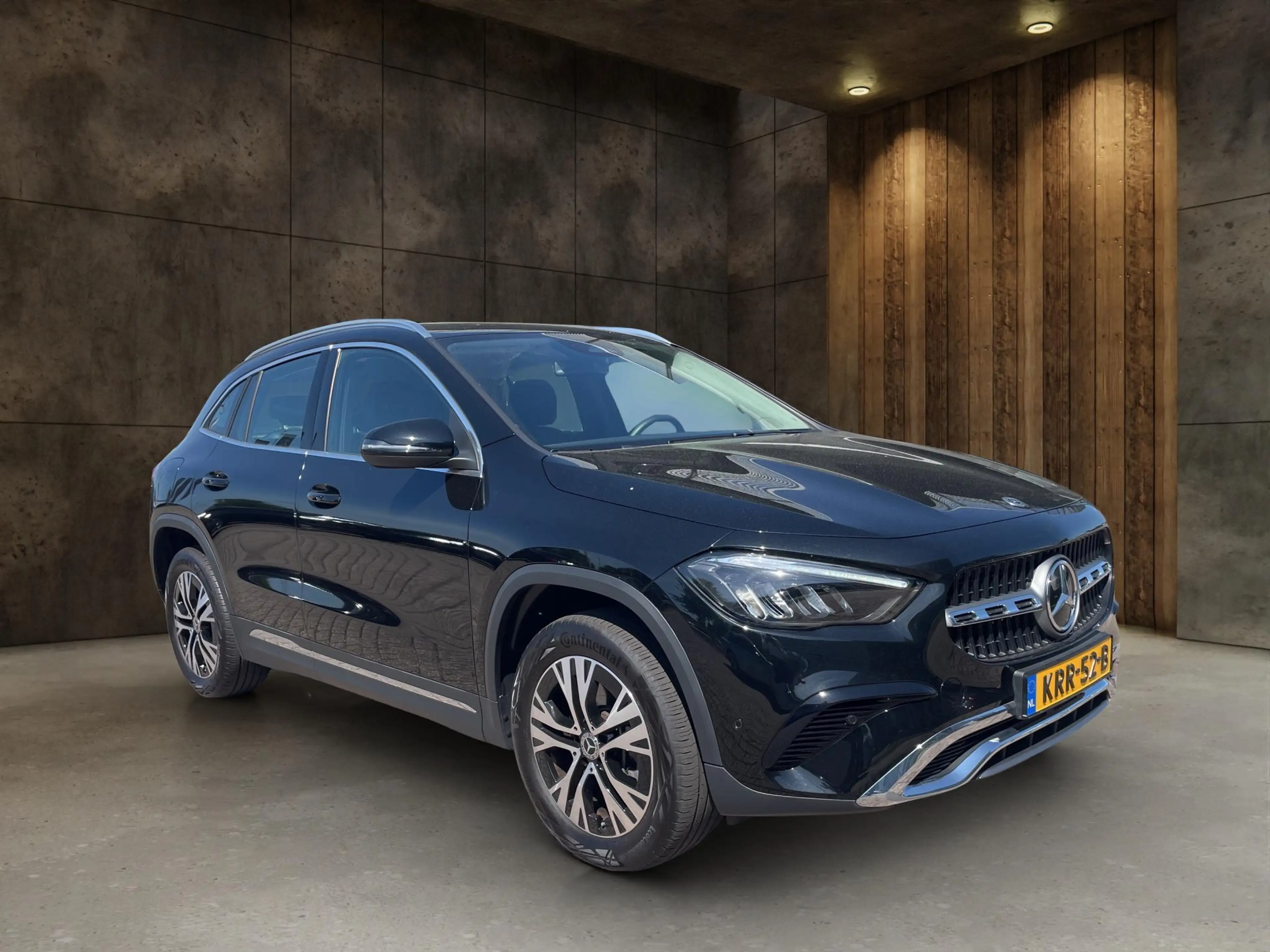 Mercedes-Benz GLA 250 e Luxury — photo 3