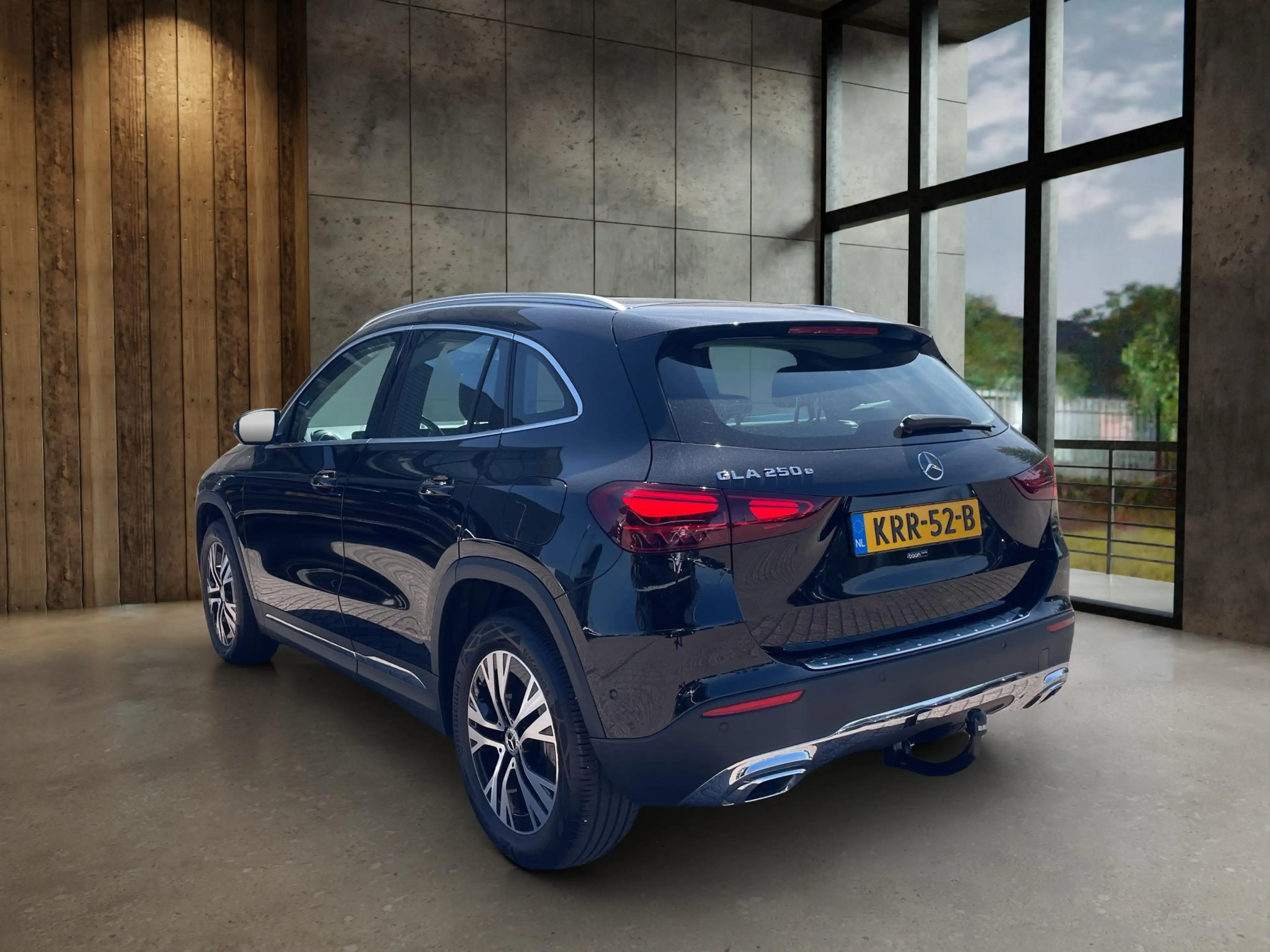 Mercedes-Benz GLA 250 e Luxury — photo 6