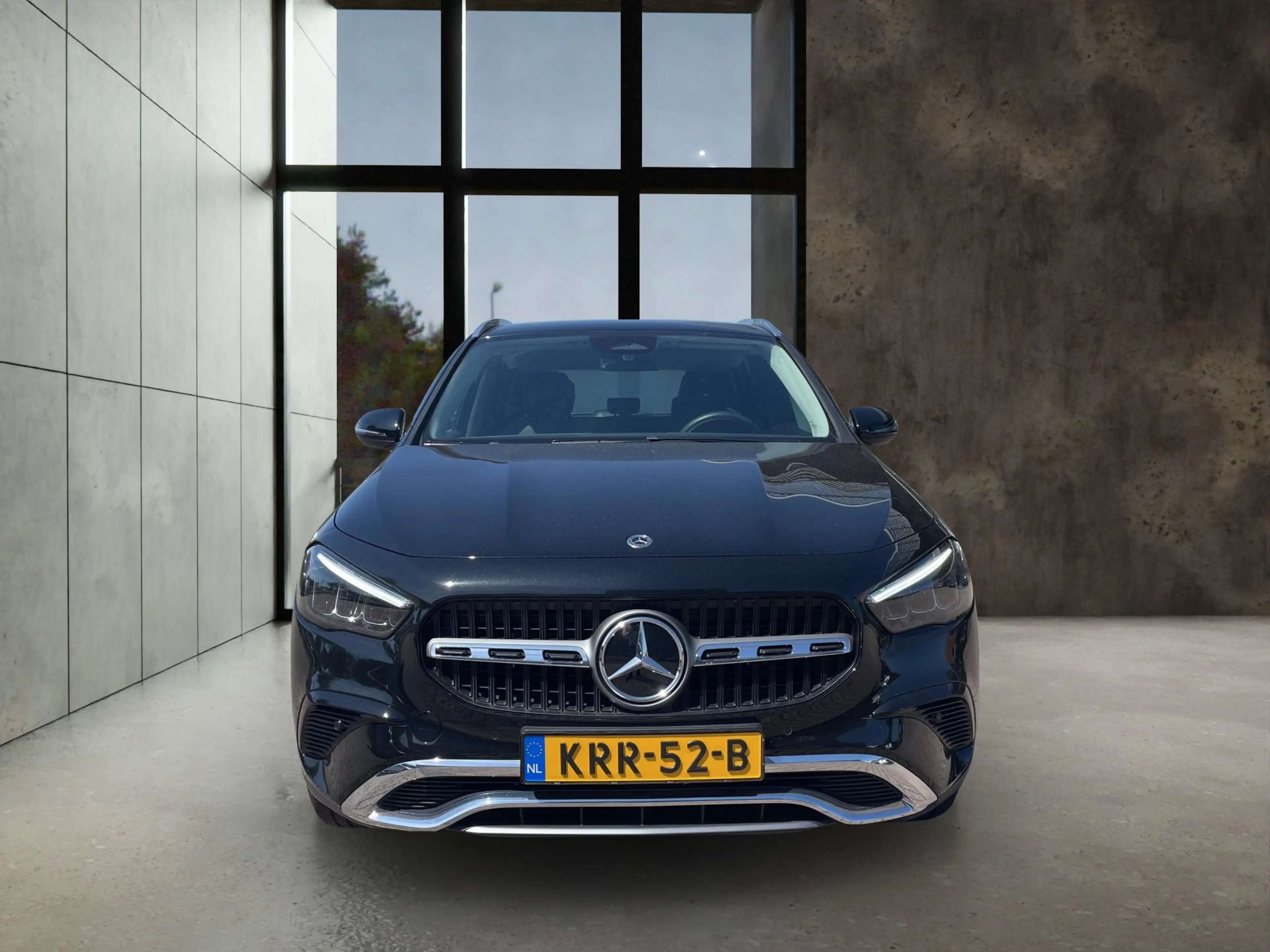 Mercedes-Benz GLA 250 e Luxury — photo 2