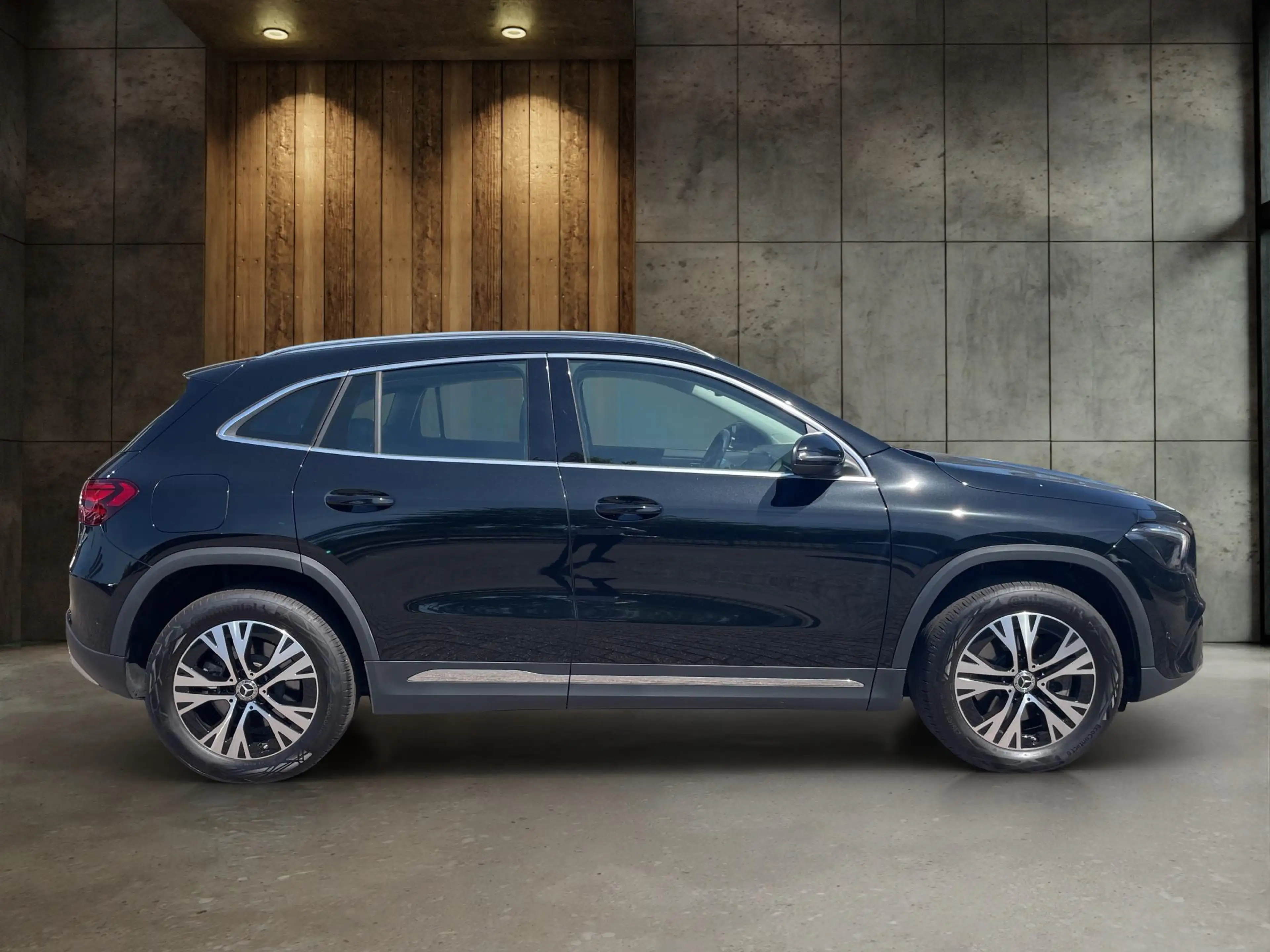 Mercedes-Benz GLA 250 e Luxury — photo 5
