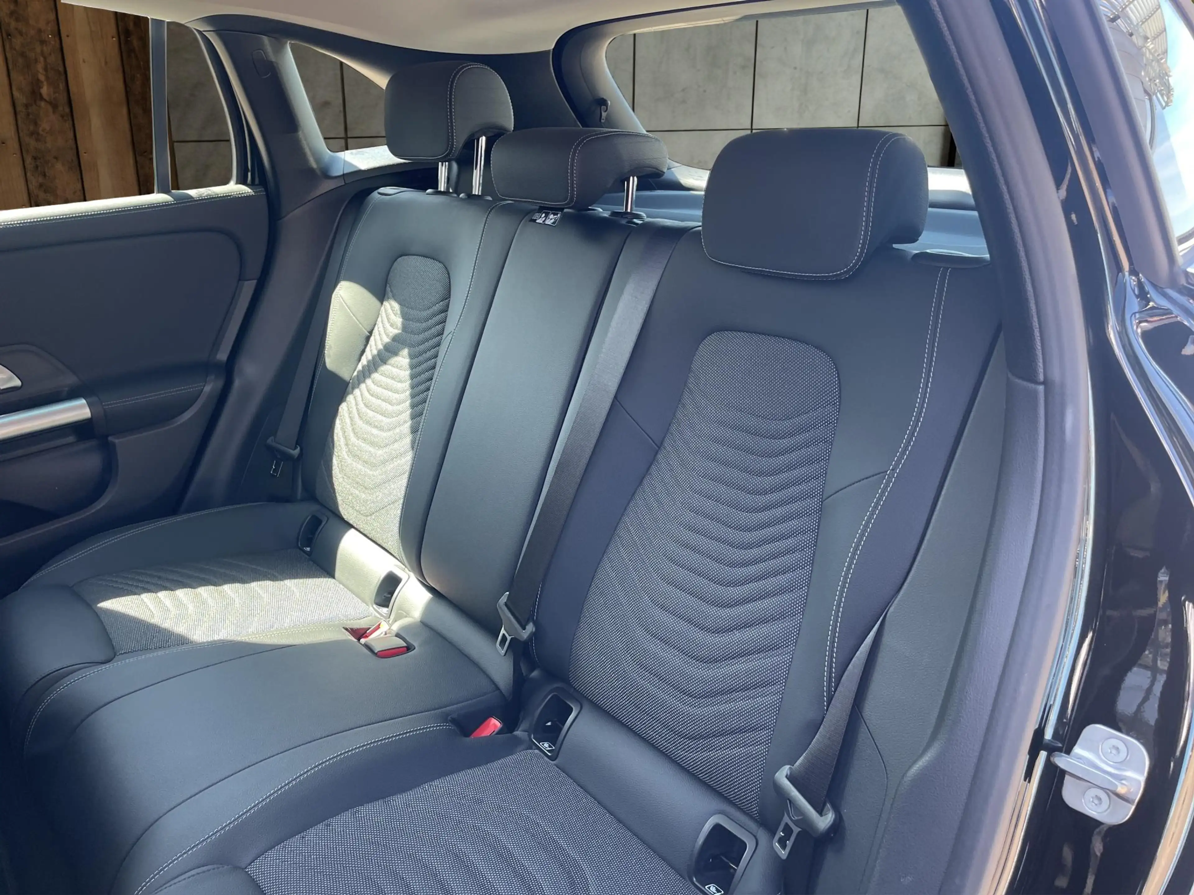 Mercedes-Benz GLA 250 e Luxury — photo 13