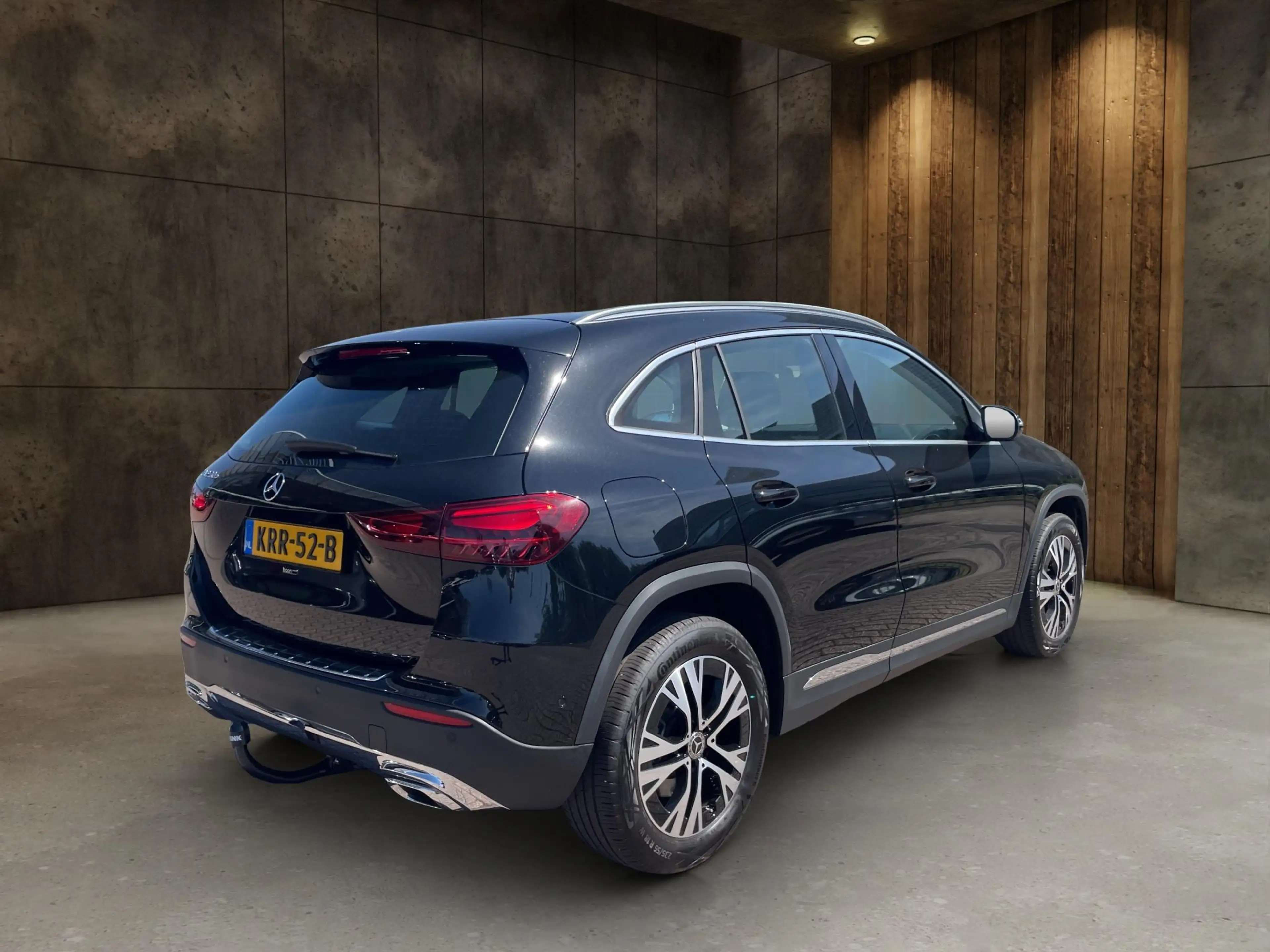 Mercedes-Benz GLA 250 e Luxury — photo 8