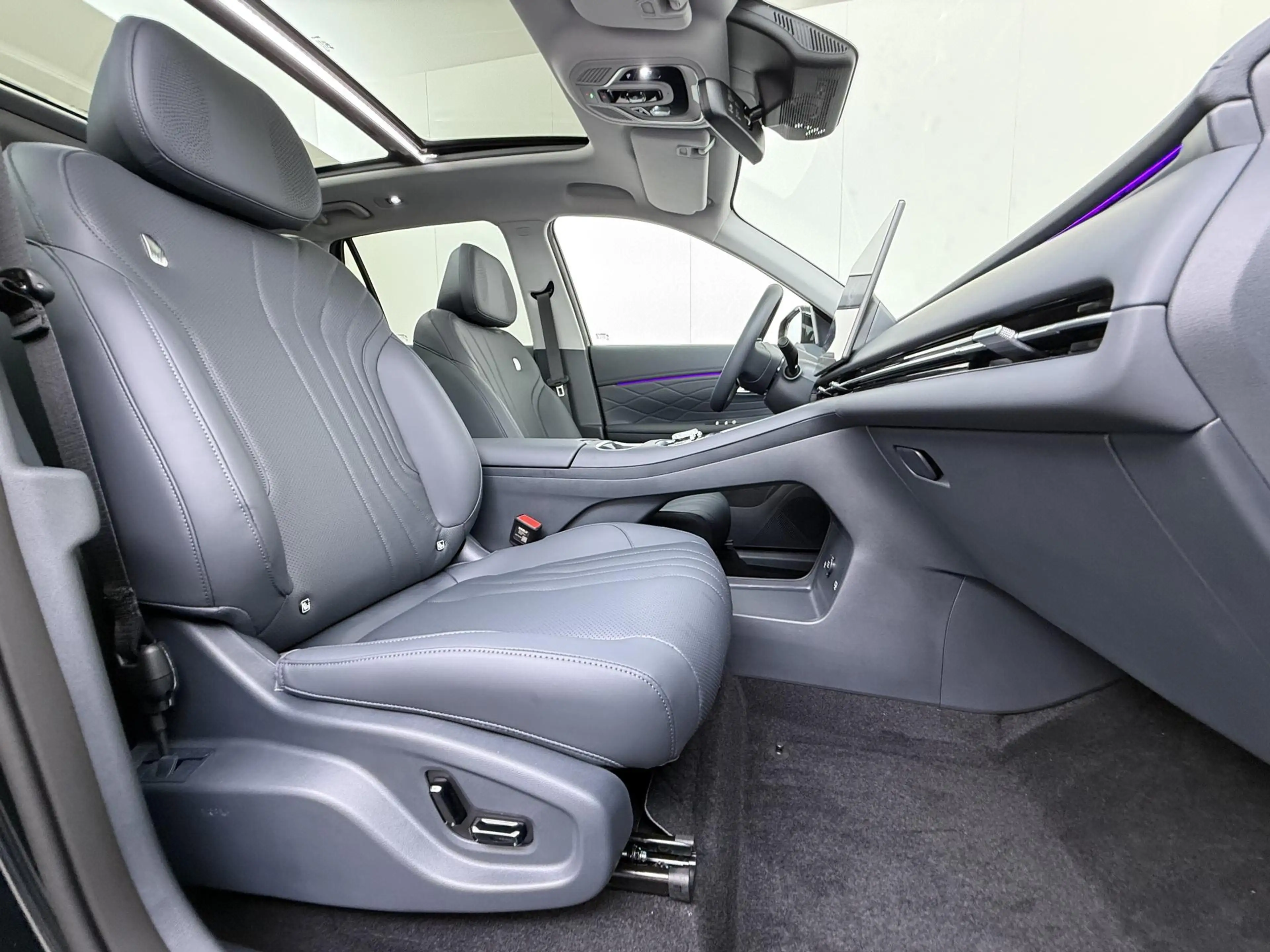 Geely Starray EM-i 1.5 Max+ 135KM Elektrisch/Pano/Massage/Leder/Direc — photo 37
