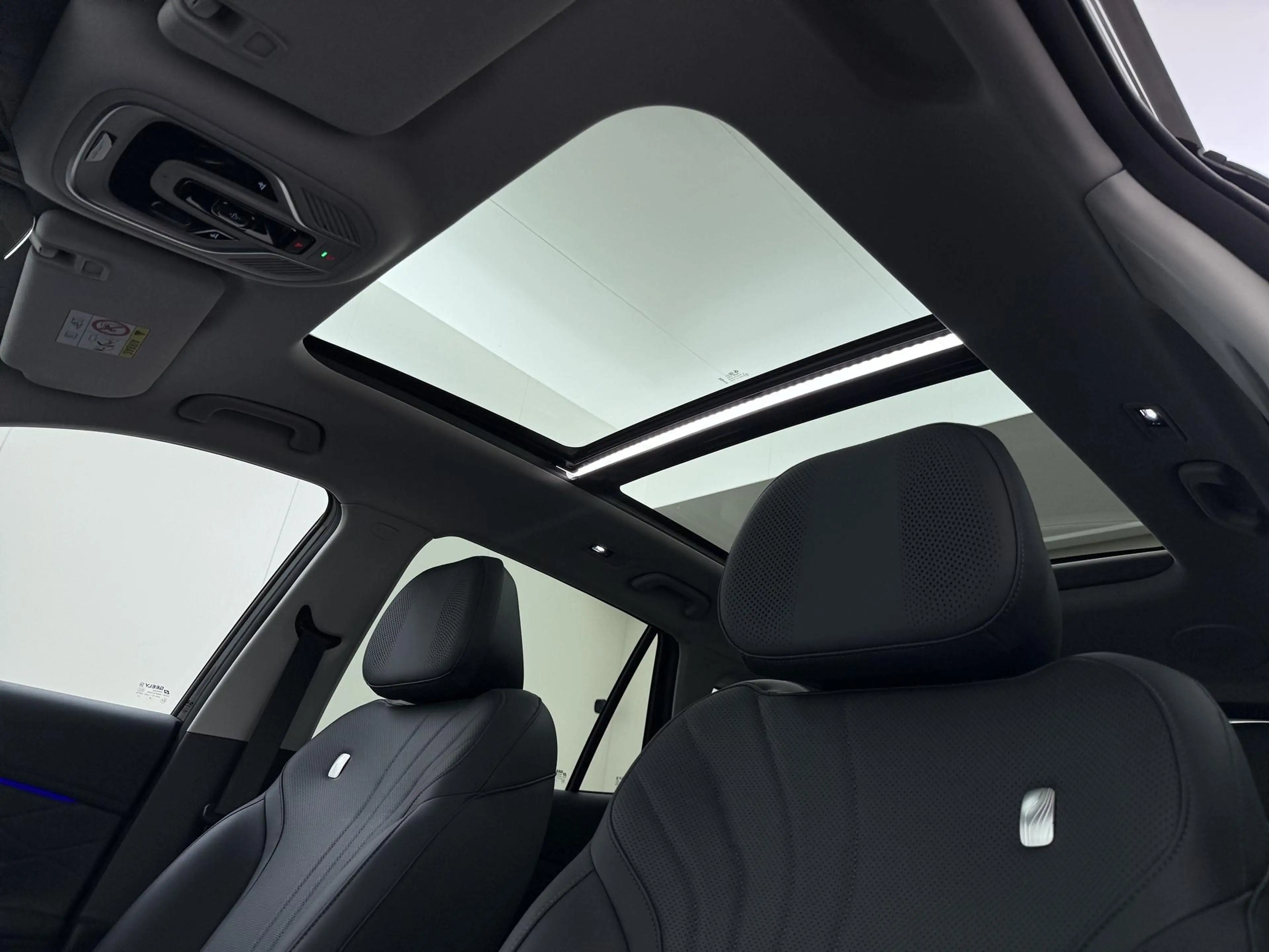 Geely Starray EM-i 1.5 Max+ 135KM Elektrisch/Pano/Massage/Leder/Direc — photo 18