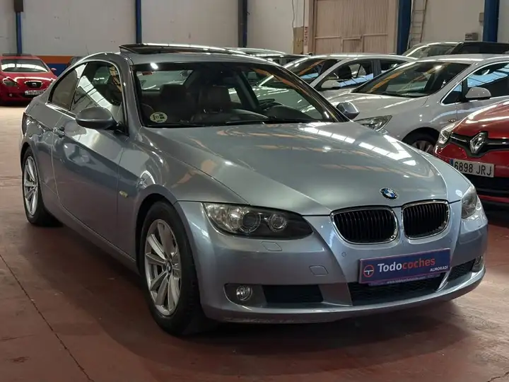 BMW Serie 3 320 d 2009, foto 2