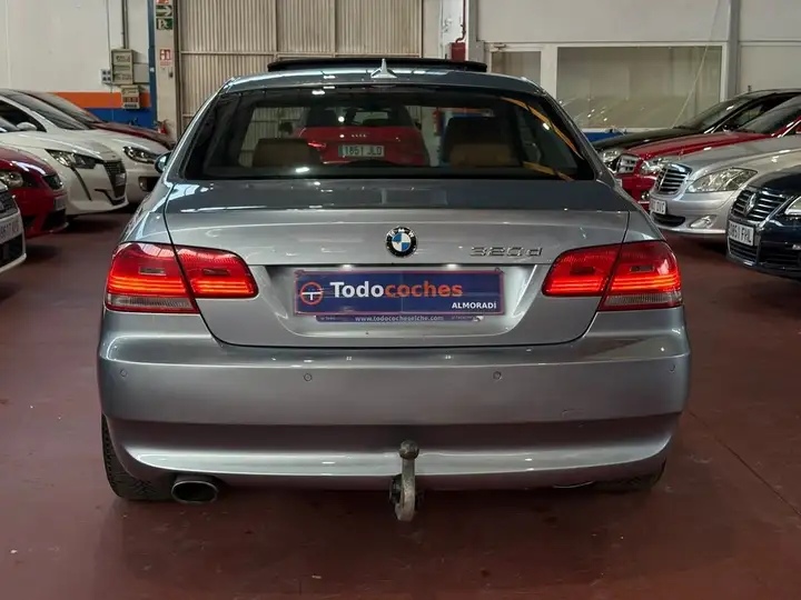 BMW Serie 3 320 d 2009, foto 12