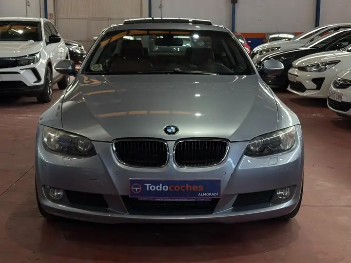 BMW Serie 3 320 d 2009, foto 4