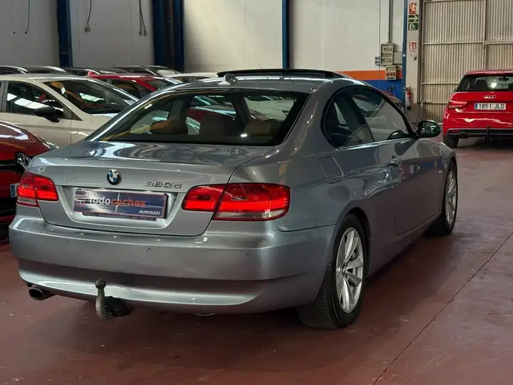BMW Serie 3 320 d 2009, foto 13