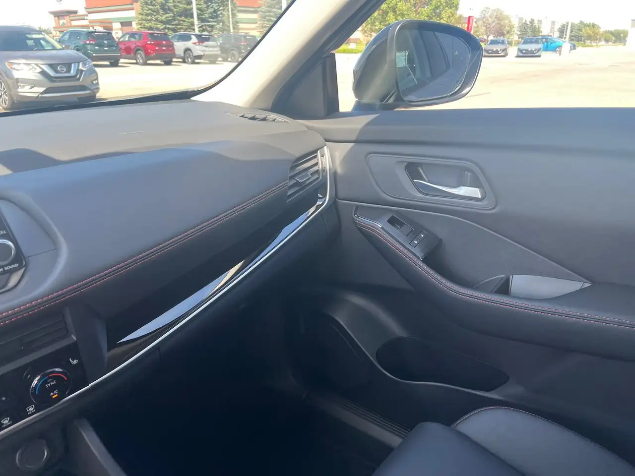 Nissan Rogue снимка Nissan Rogue