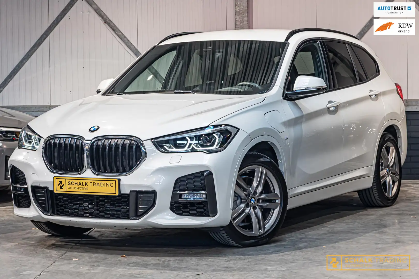 BMW X1 XDrive25e Executive|M-sport|Navi-XL|Trekhaak|Deale Weiß - 1