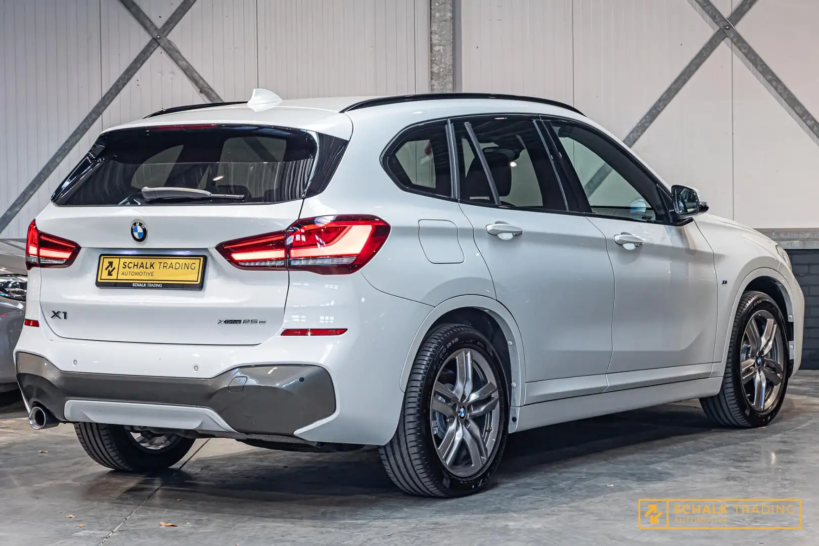 BMW X1 XDrive25e Executive|M-sport|Navi-XL|Trekhaak|Deale Weiß - 2
