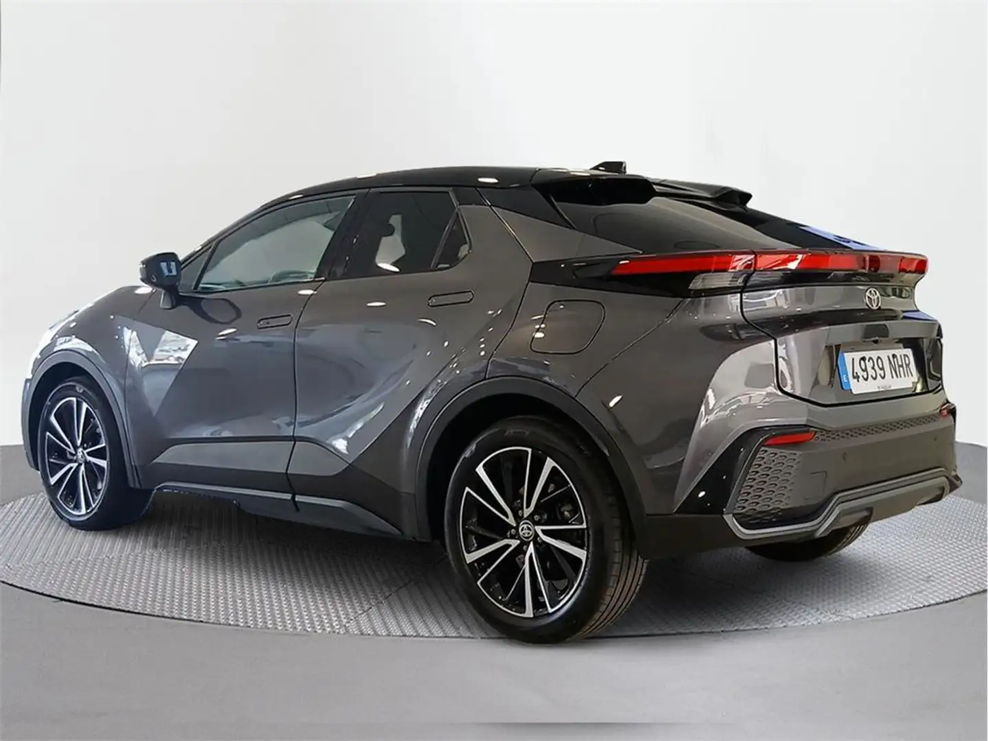 Toyota C-HR 2.0 220PH Spirit Edition - 2