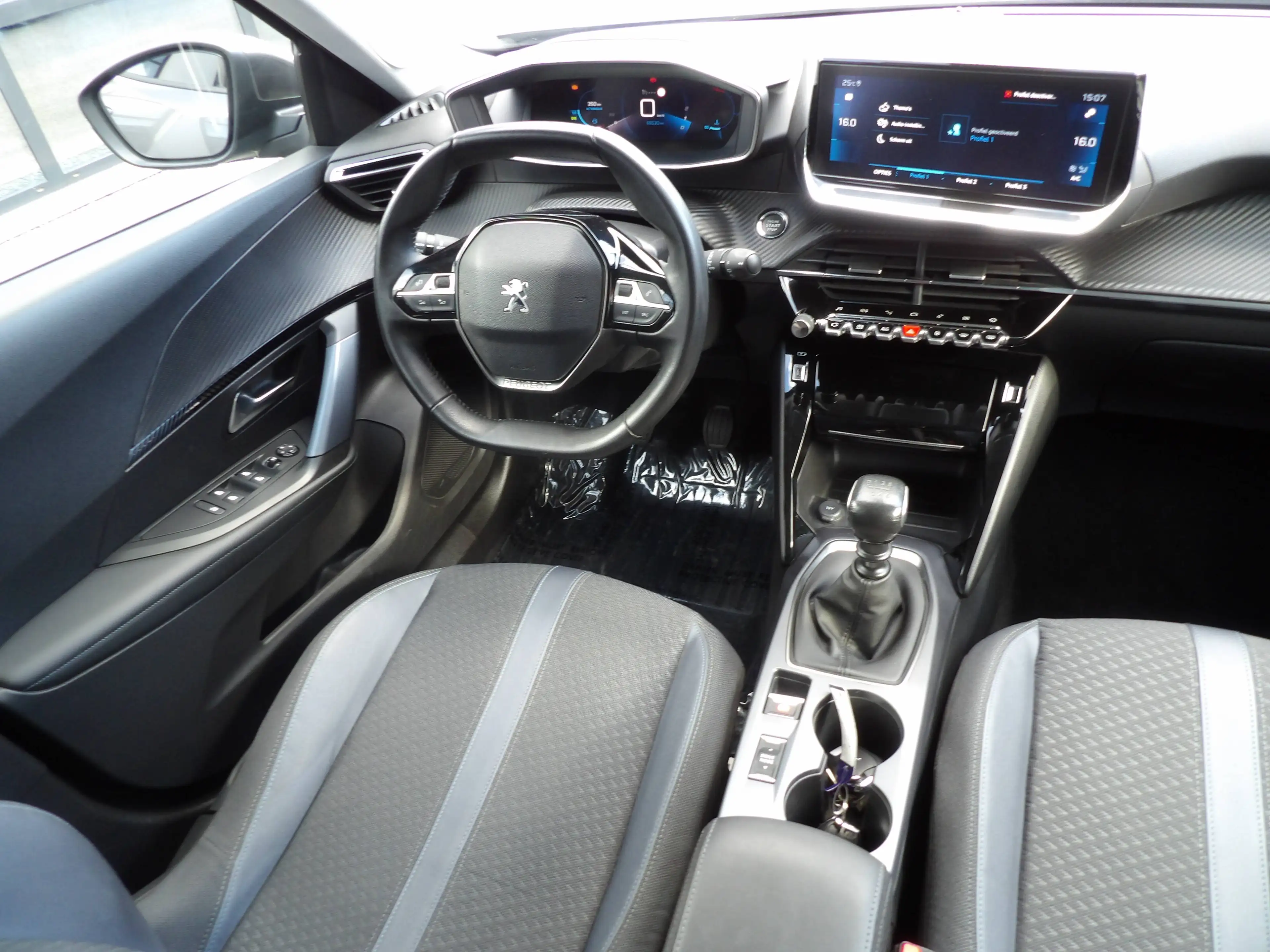 Peugeot 2008 2008 1.2 PureTech Allure Pack S — photo 15