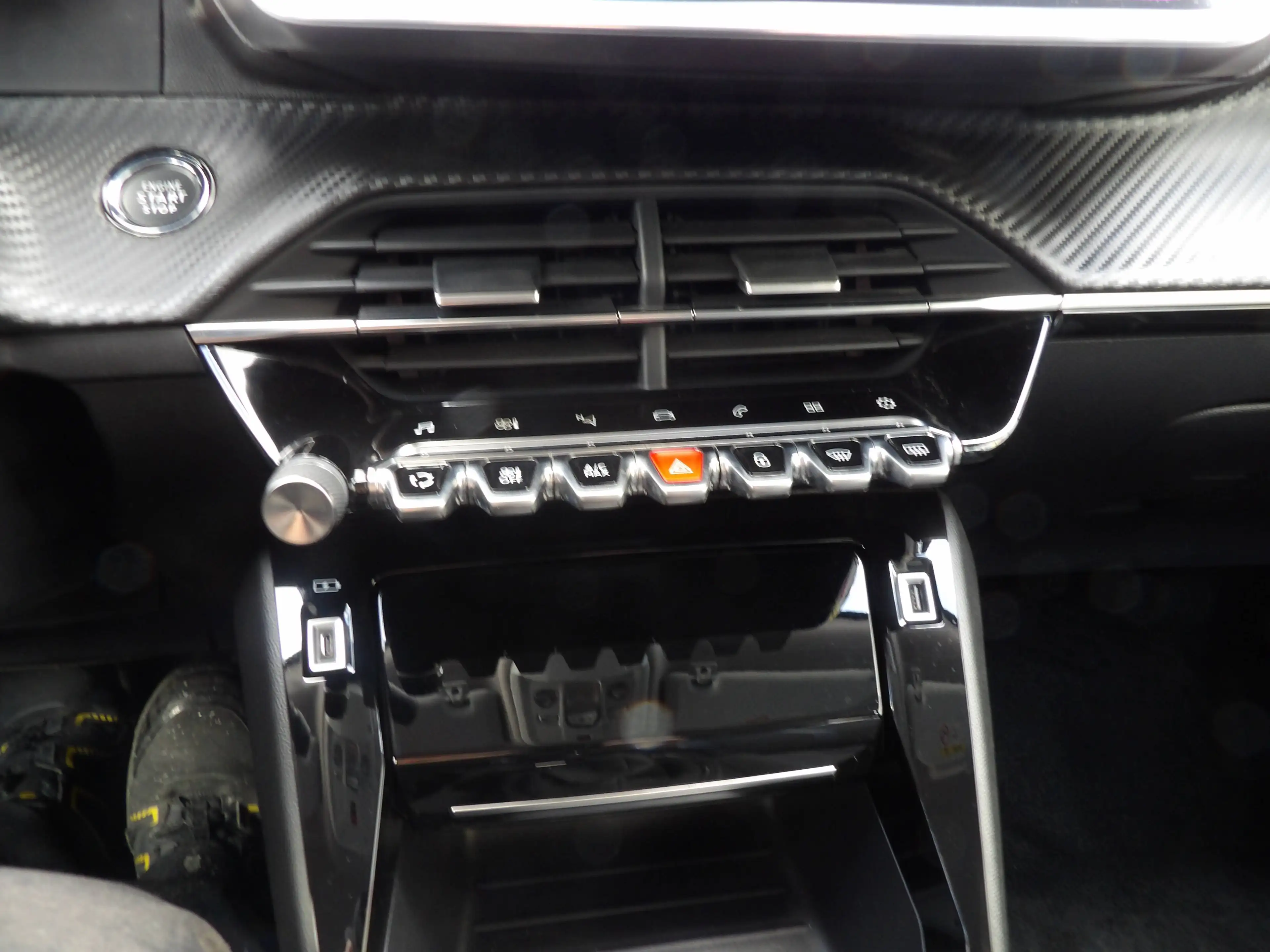 Peugeot 2008 2008 1.2 PureTech Allure Pack S — photo 8