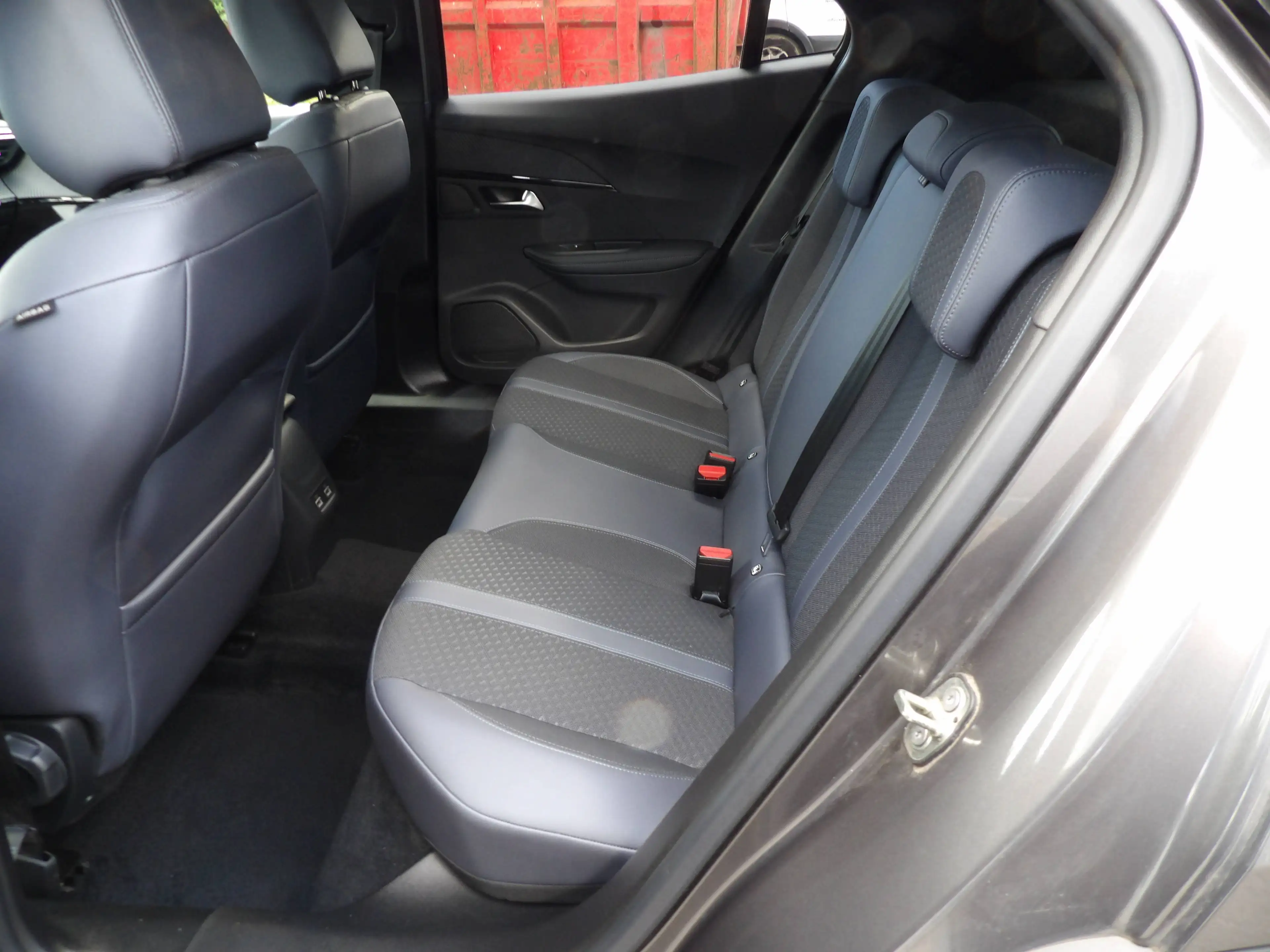 Peugeot 2008 2008 1.2 PureTech Allure Pack S — photo 14