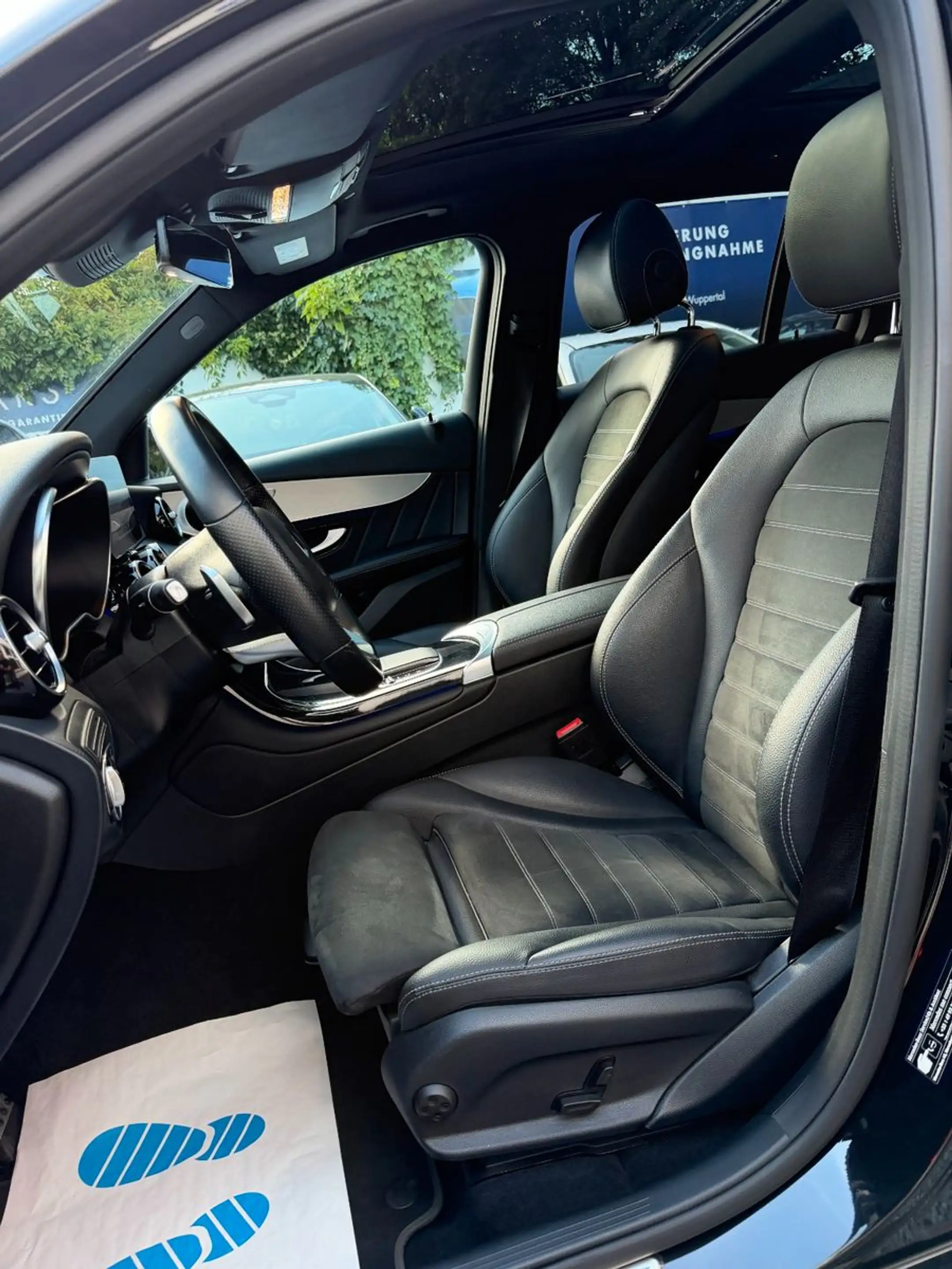 Mercedes-Benz GLC 300 e HYBRID PLUG IN 4MATIC AUT. AMG PANO. — photo 14