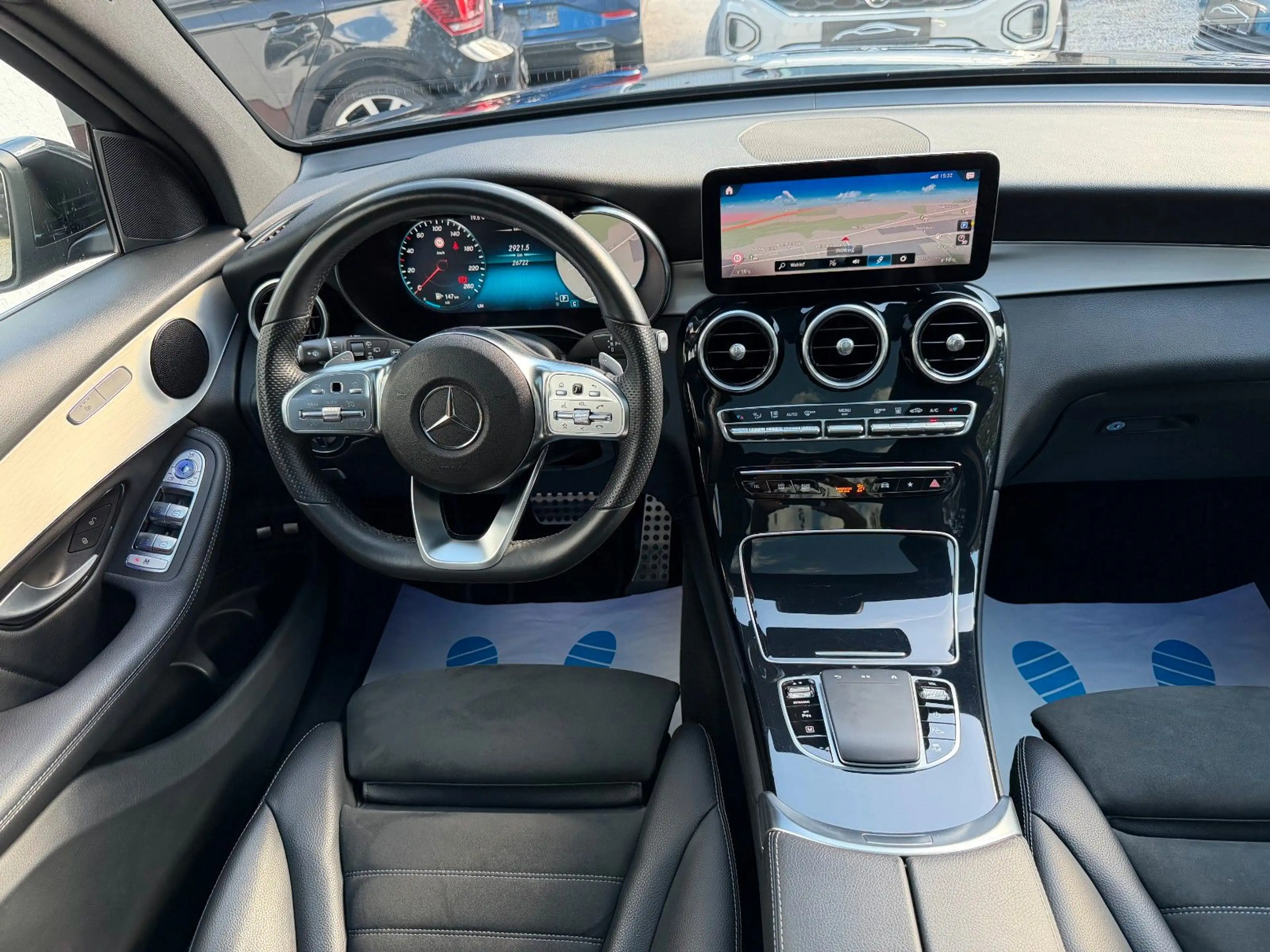 Mercedes-Benz GLC 300 e HYBRID PLUG IN 4MATIC AUT. AMG PANO. — photo 15