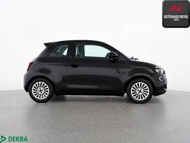 Fiat 500e view 6