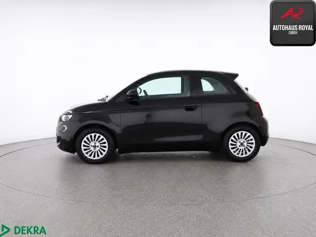 Fiat 500e view 2
