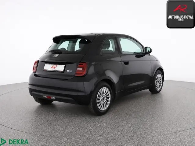 Fiat 500e view 5