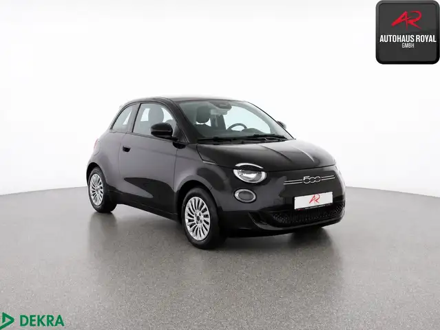 Fiat 500e view 7