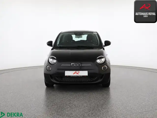 Fiat 500e view 8