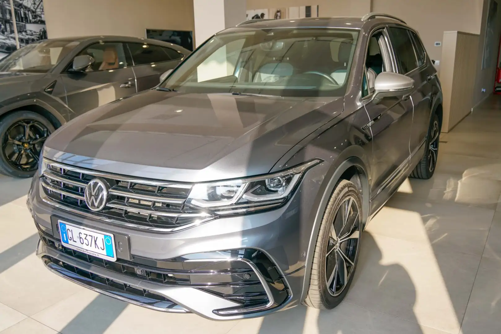 Volkswagen Tiguan Allspace 2.0 TDI 200 CV SCR DSG 4MOTION R-Line Grigio - 2