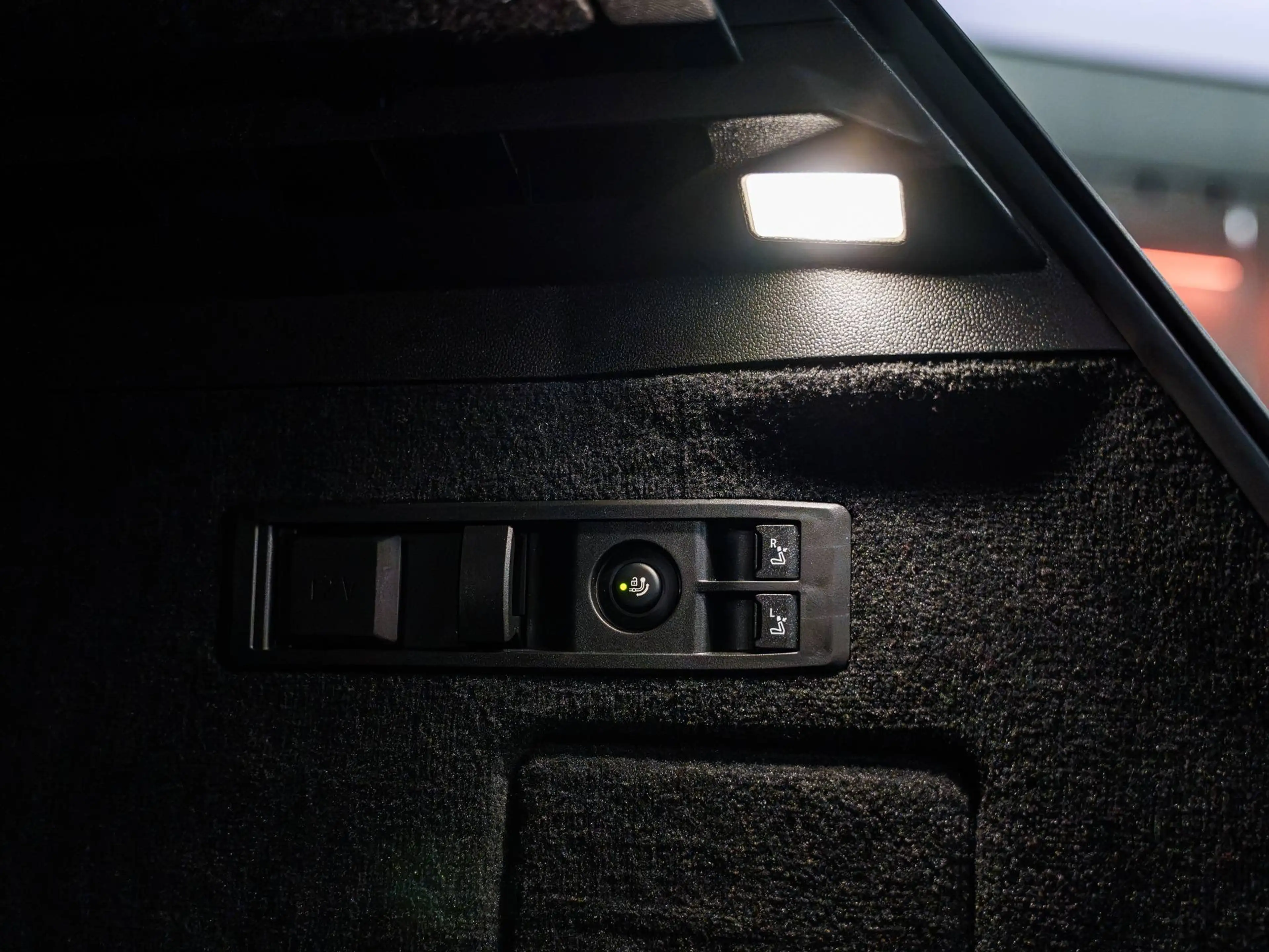 BMW iX xDrive40 - 21" - Driving Assist Pro - 360° - Trekhaak - Comfort Access - 4-Zone - Stoelverwarming — photo 9