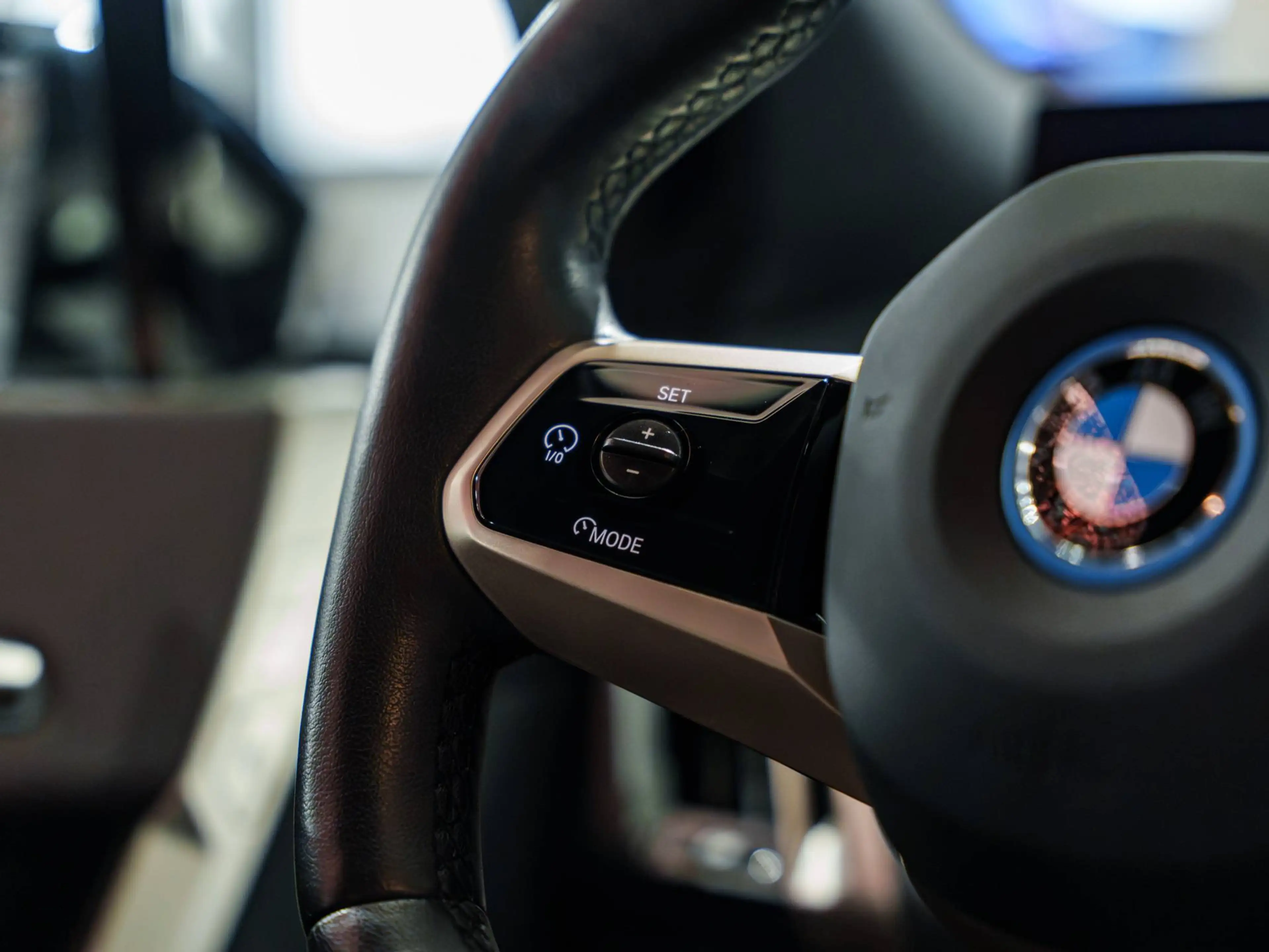 BMW iX xDrive40 - 21" - Driving Assist Pro - 360° - Trekhaak - Comfort Access - 4-Zone - Stoelverwarming — photo 12