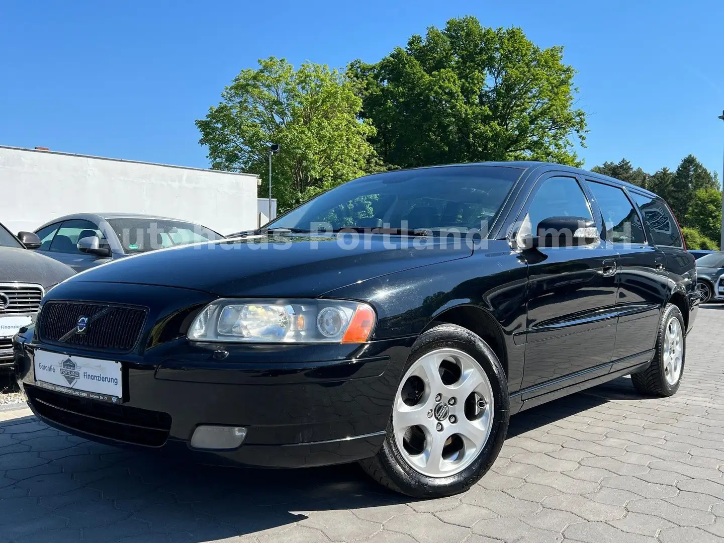 Volvo V70 2.4 D5 Edition Sport Aut./AHK/PDC/Xenon/Temp Schwarz - 2