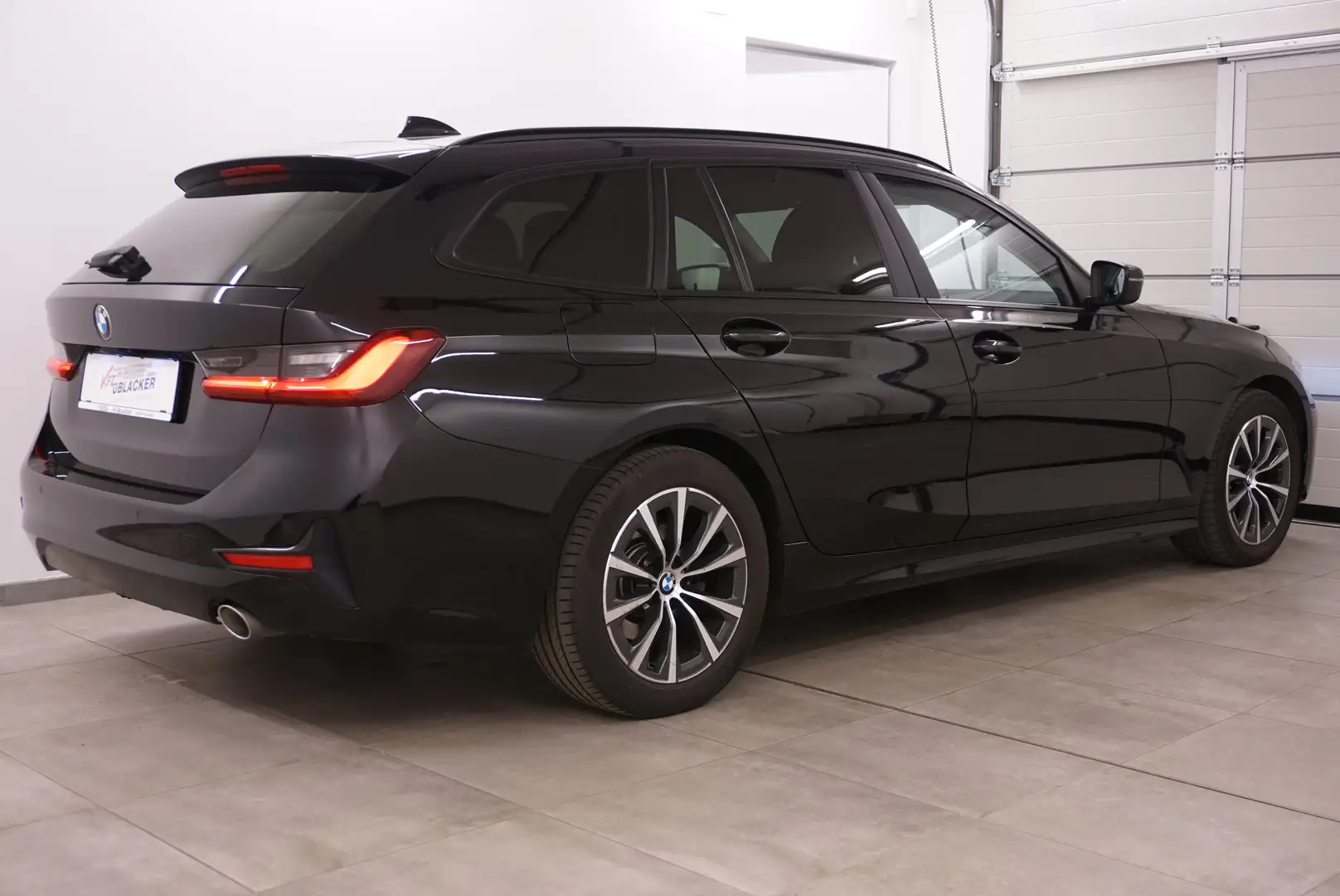 BMW 318 d Sport // Anhängervorrichtung // Schwarz - 2