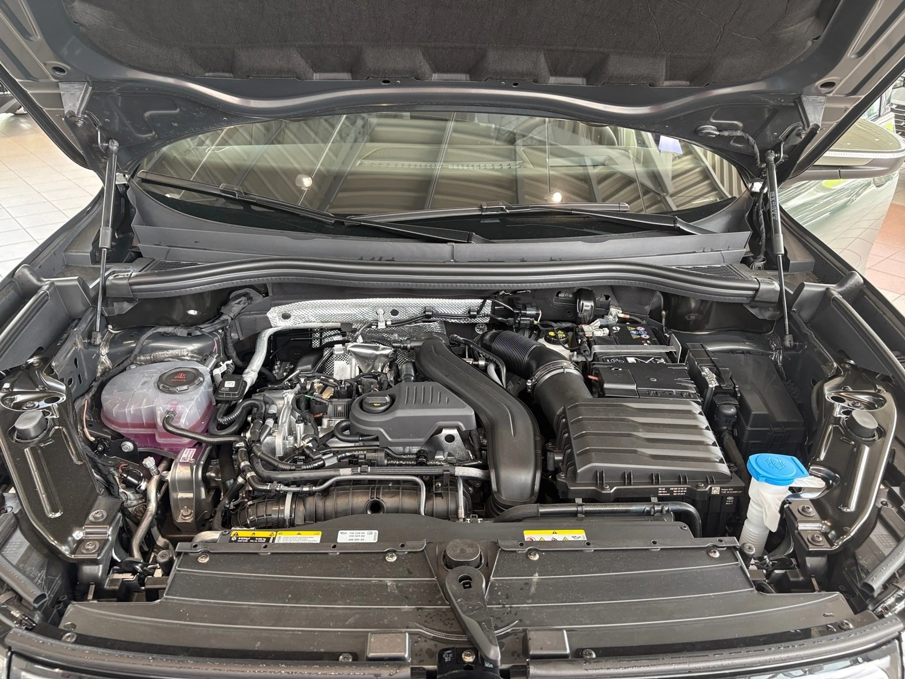 Volkswagen Tiguan 1.5 eTSI R-Line *AHK*NAVI*KAMERA* — photo 9