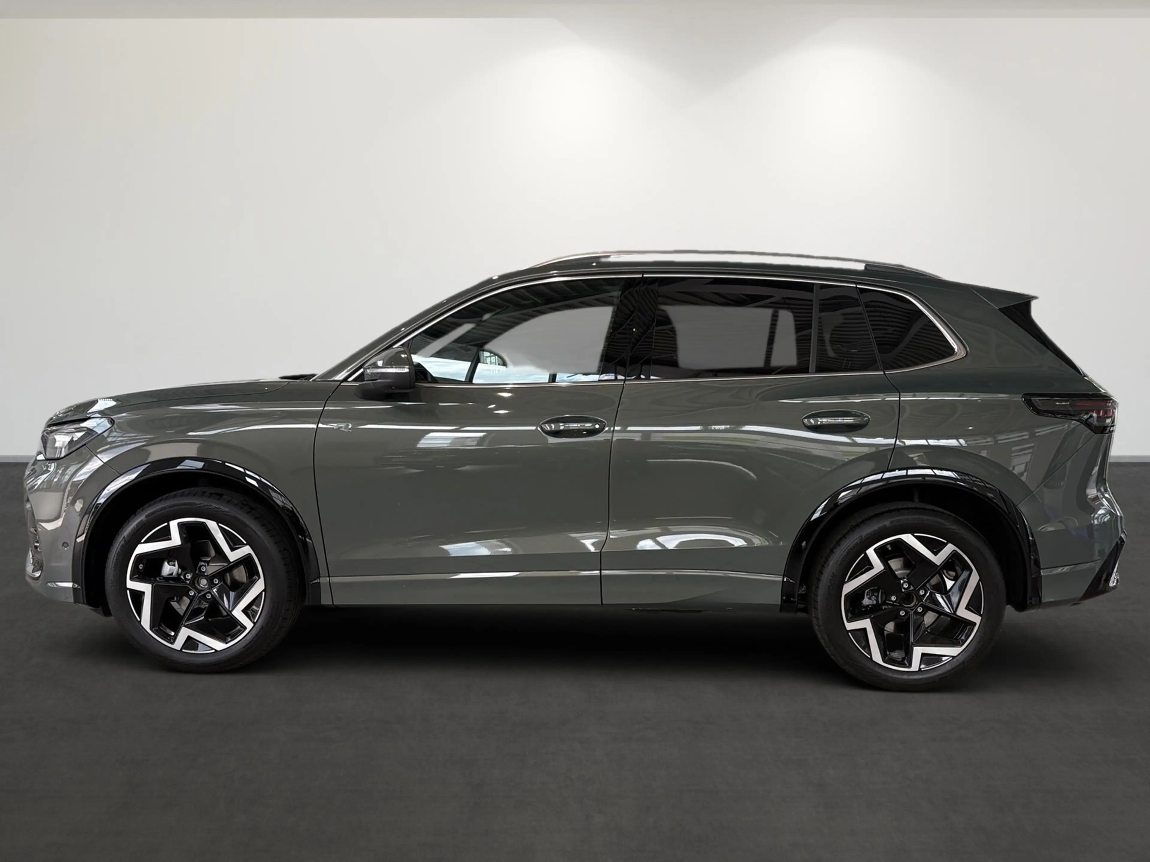 Volkswagen Tiguan 1.5 eTSI R-Line *AHK*NAVI*KAMERA* — photo 7